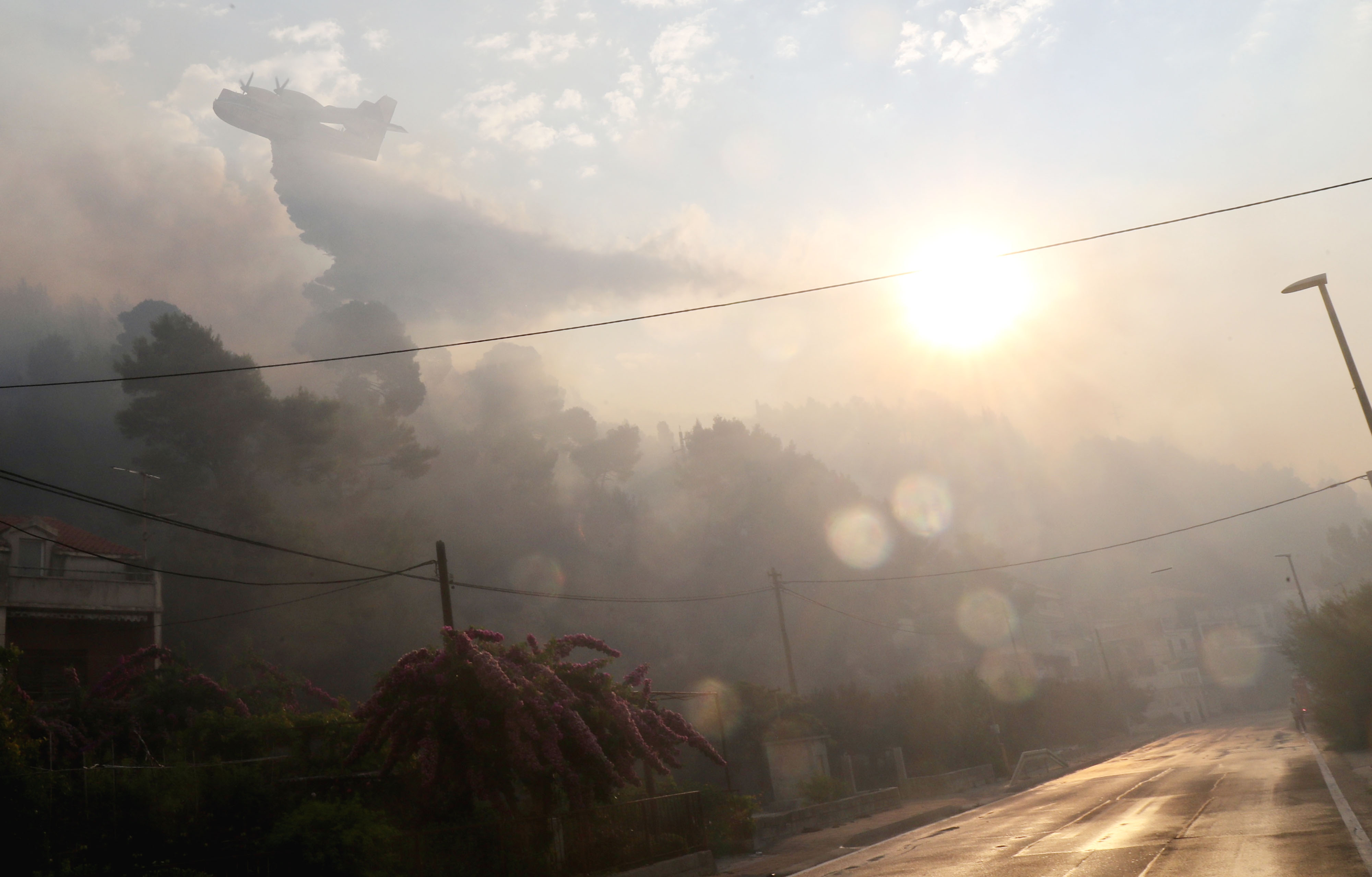 11.08.225., Krilo Jesenice - Veliki požar iznad Krila Jesenice gasi više od 100 vatrogasaca