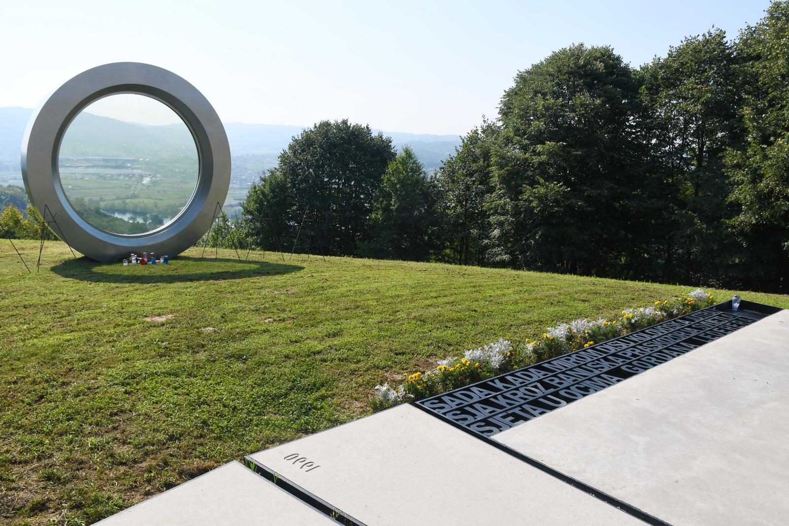 PXL_Lederer spomenik