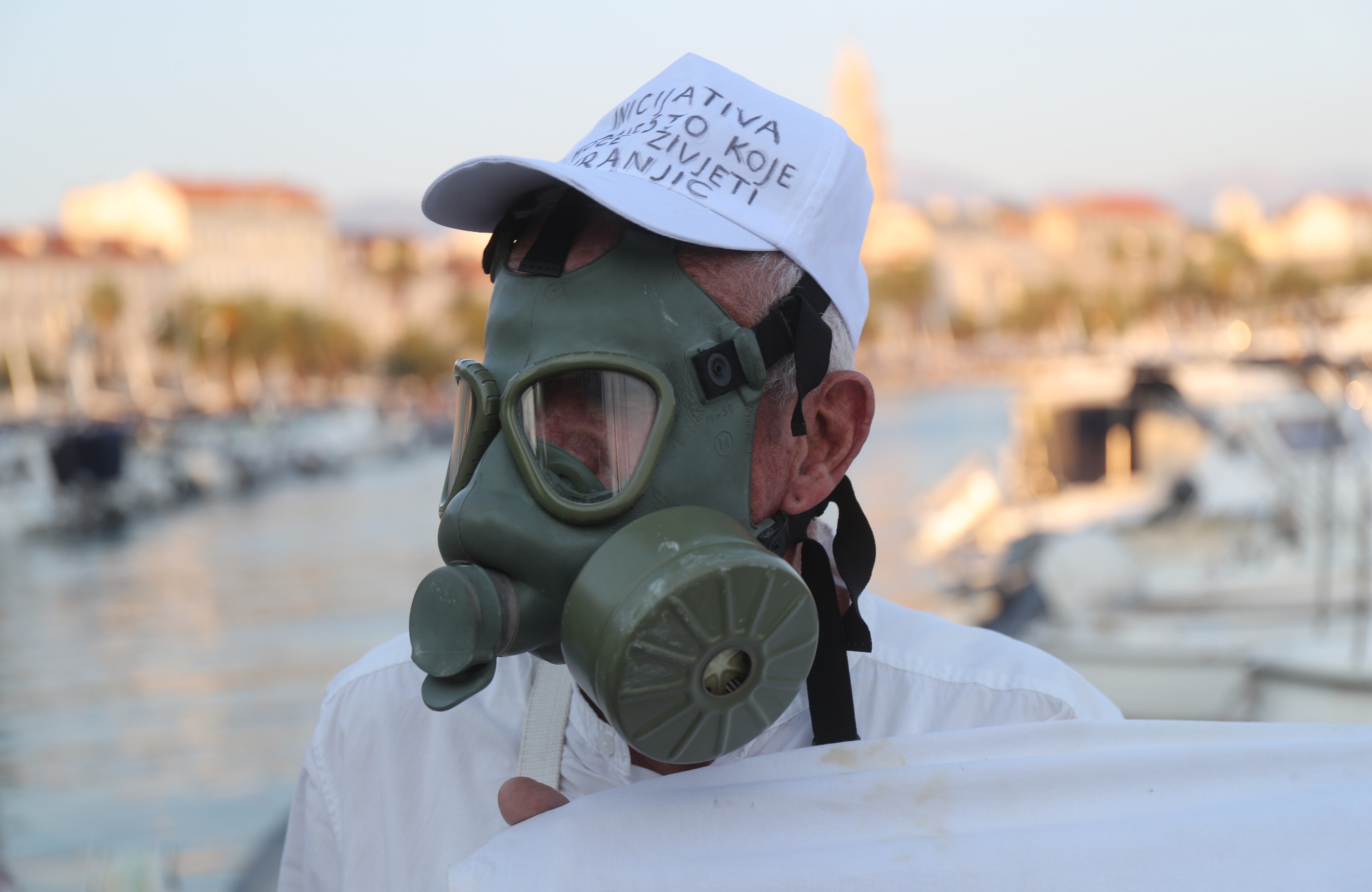 11.08.2025., Split - Udruga Zdravi Split odrzala je treci javni prosvjed protiv broda Moby Drea oblozenog azbestnim plocama koji se trenutacno nalazi u splitskom skveru. Photo: Ivo Cagalj/PIXSELL