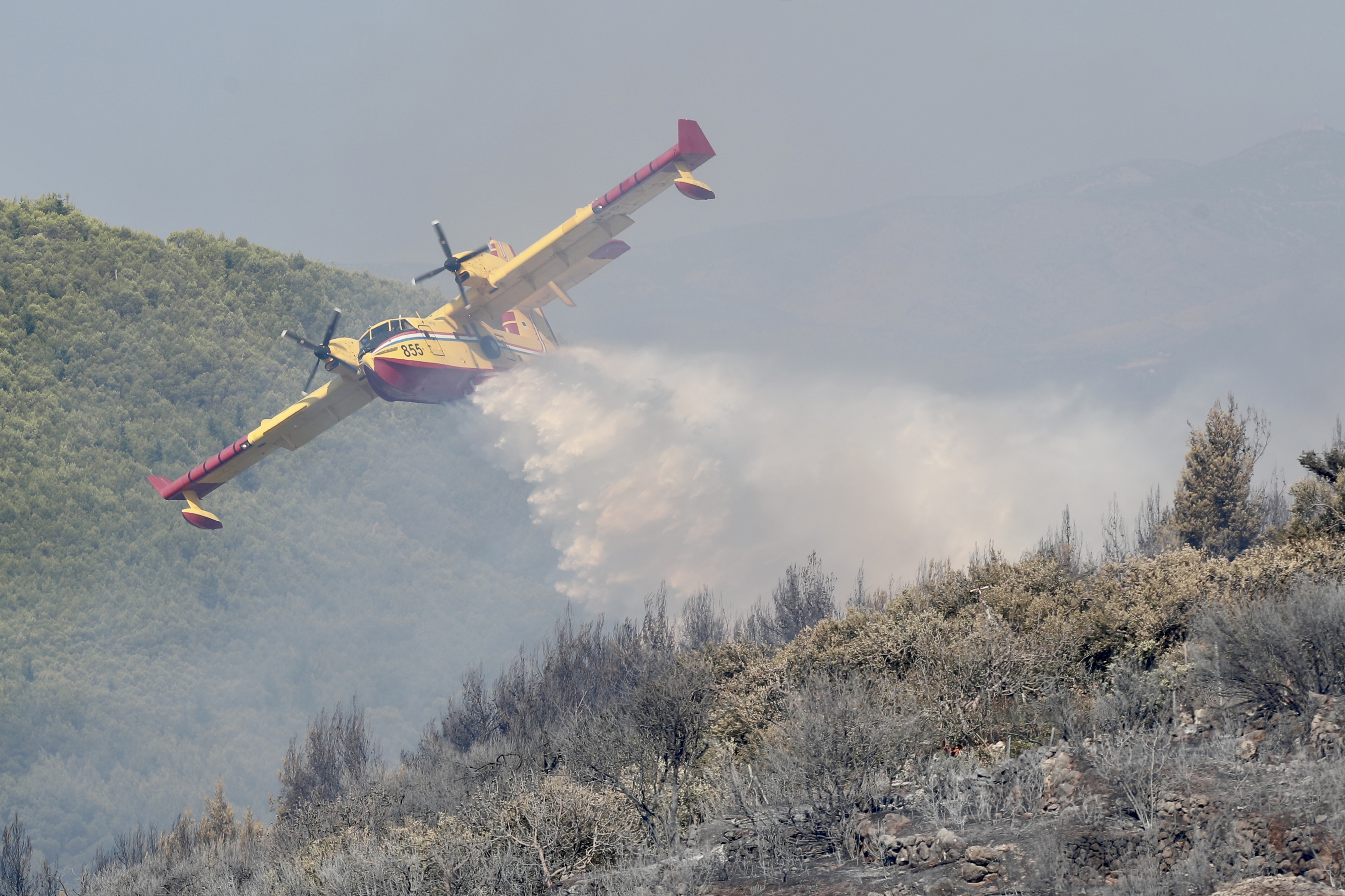 11.08.225., Krilo Jesenice - Veliki požar iznad Krila Jesenice gasi više od 100 vatrogasaca Photo: Ivo Cagalj/PIXSELL Photo: Ivo Cagalj/PIXSELL