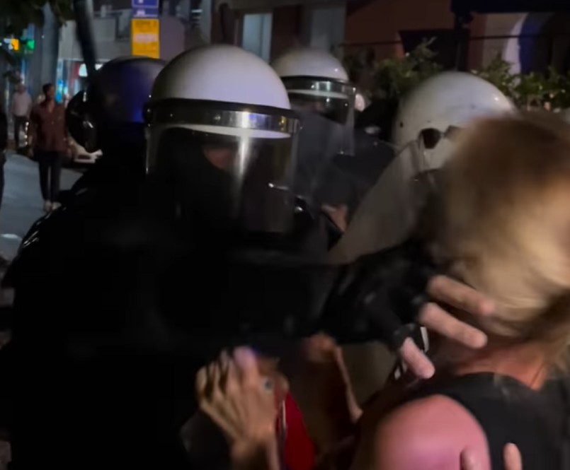 policajac ošamario ženu