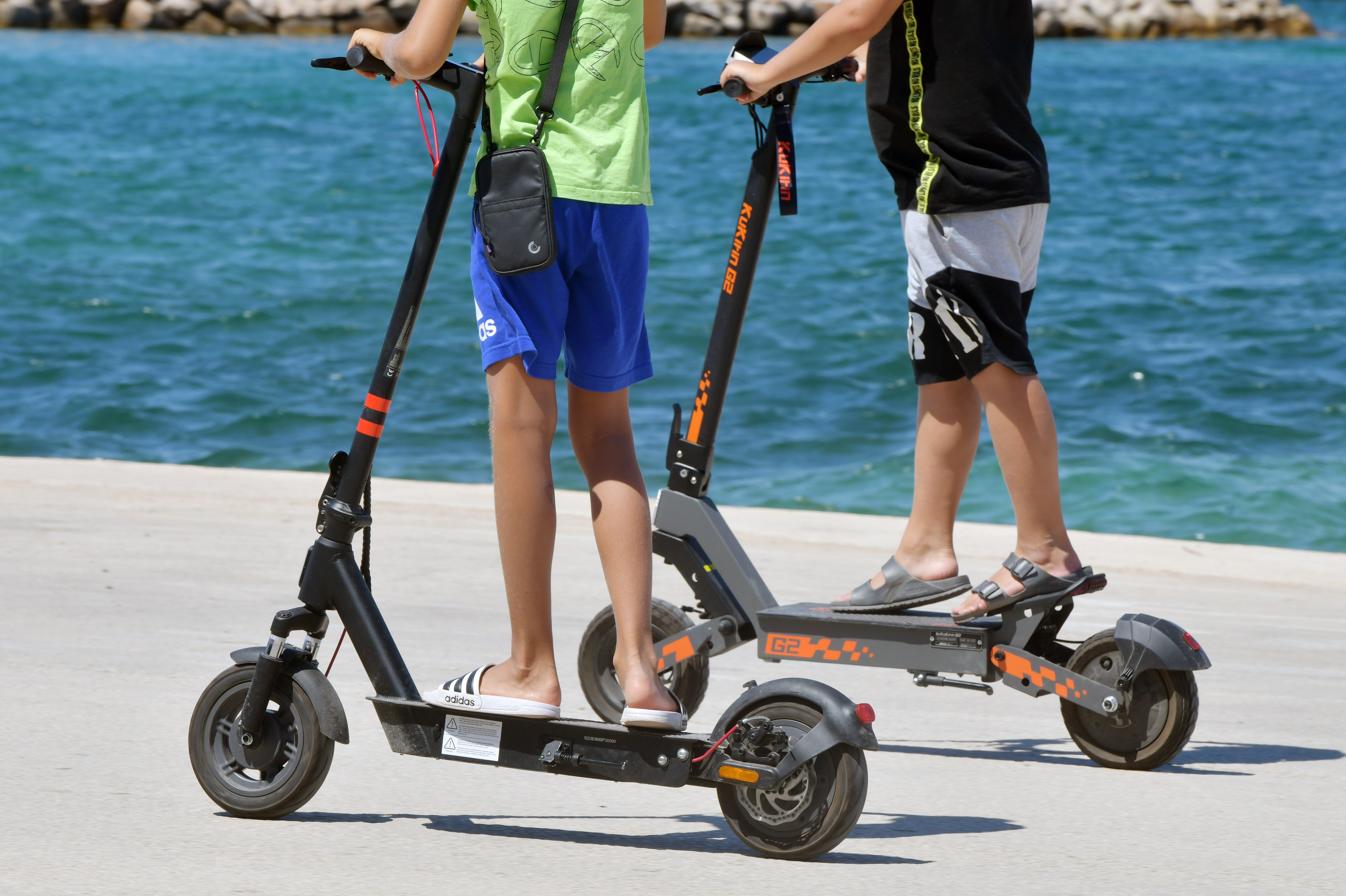 Vožnja djece na električnim romobilima