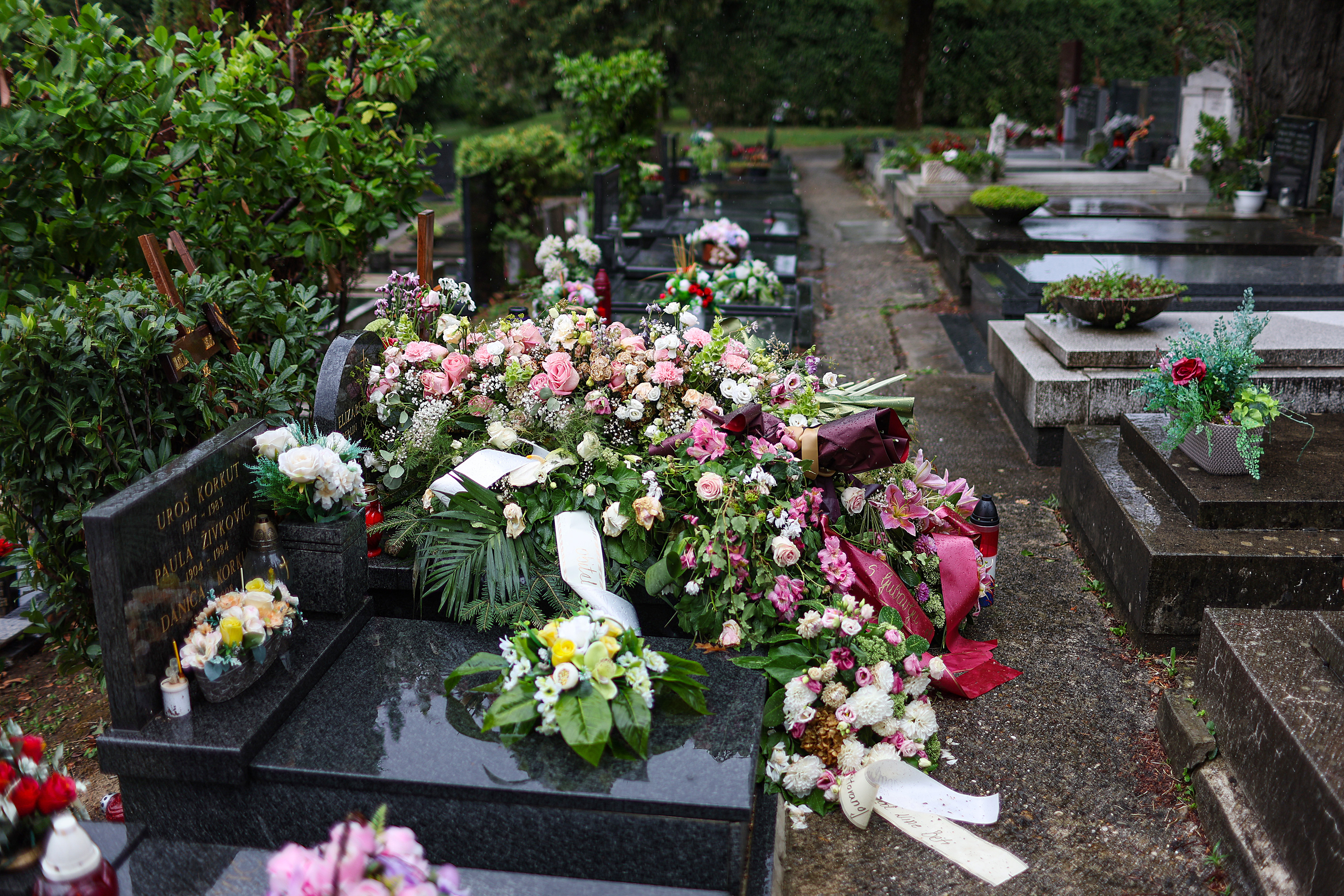 22.08.2025., Mirogoj, Zagreb - Grob na zagrebackom groblju Mirogoj gdje su pokopani Arsen i Matija Dedic, a sada i Gabi Novak. Photo: Goran Stanzl/PIXSELL