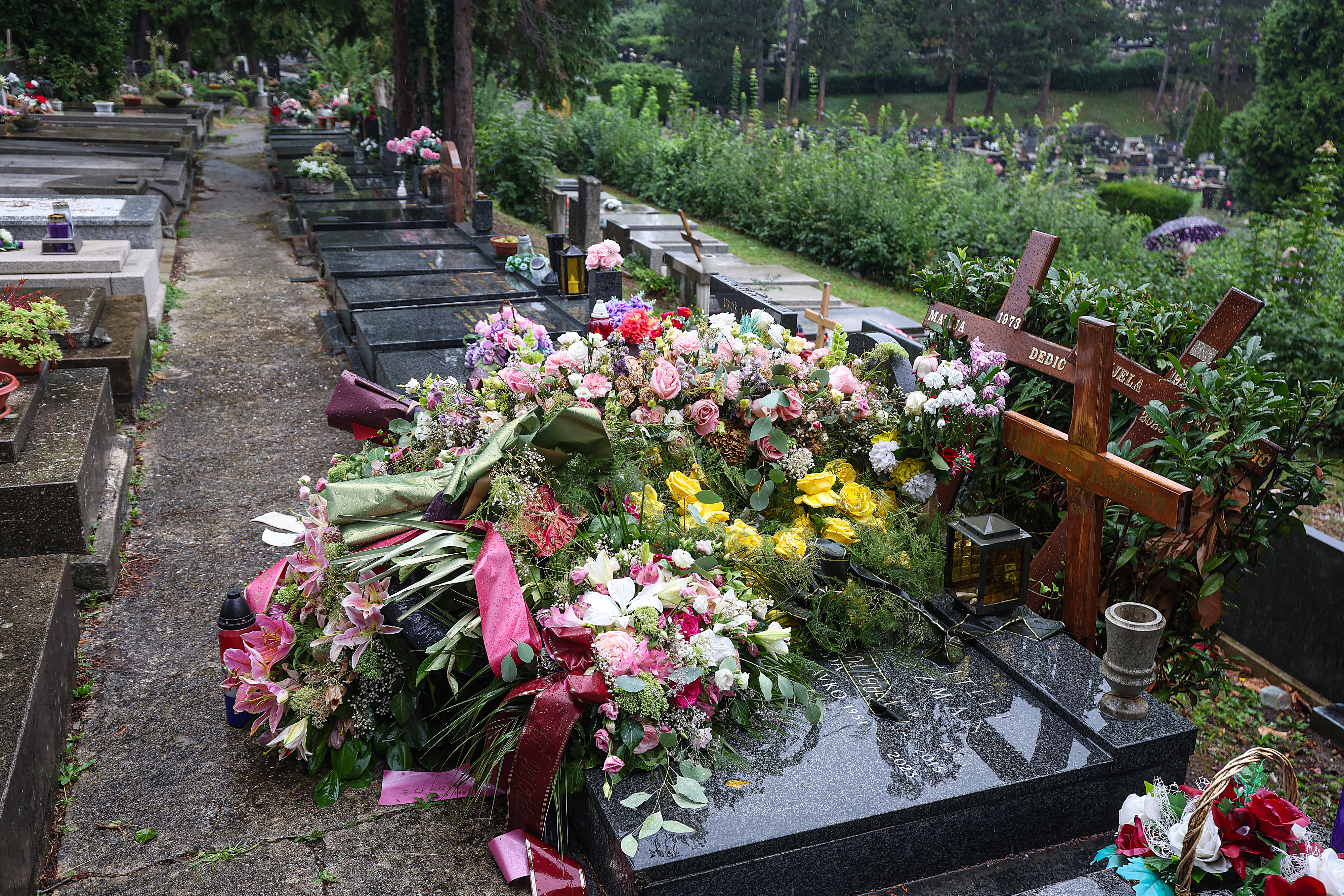 22.08.2025., Mirogoj, Zagreb - Grob na zagrebackom groblju Mirogoj gdje su pokopani Arsen i Matija Dedic, a sada i Gabi Novak. Photo: Goran Stanzl/PIXSELL