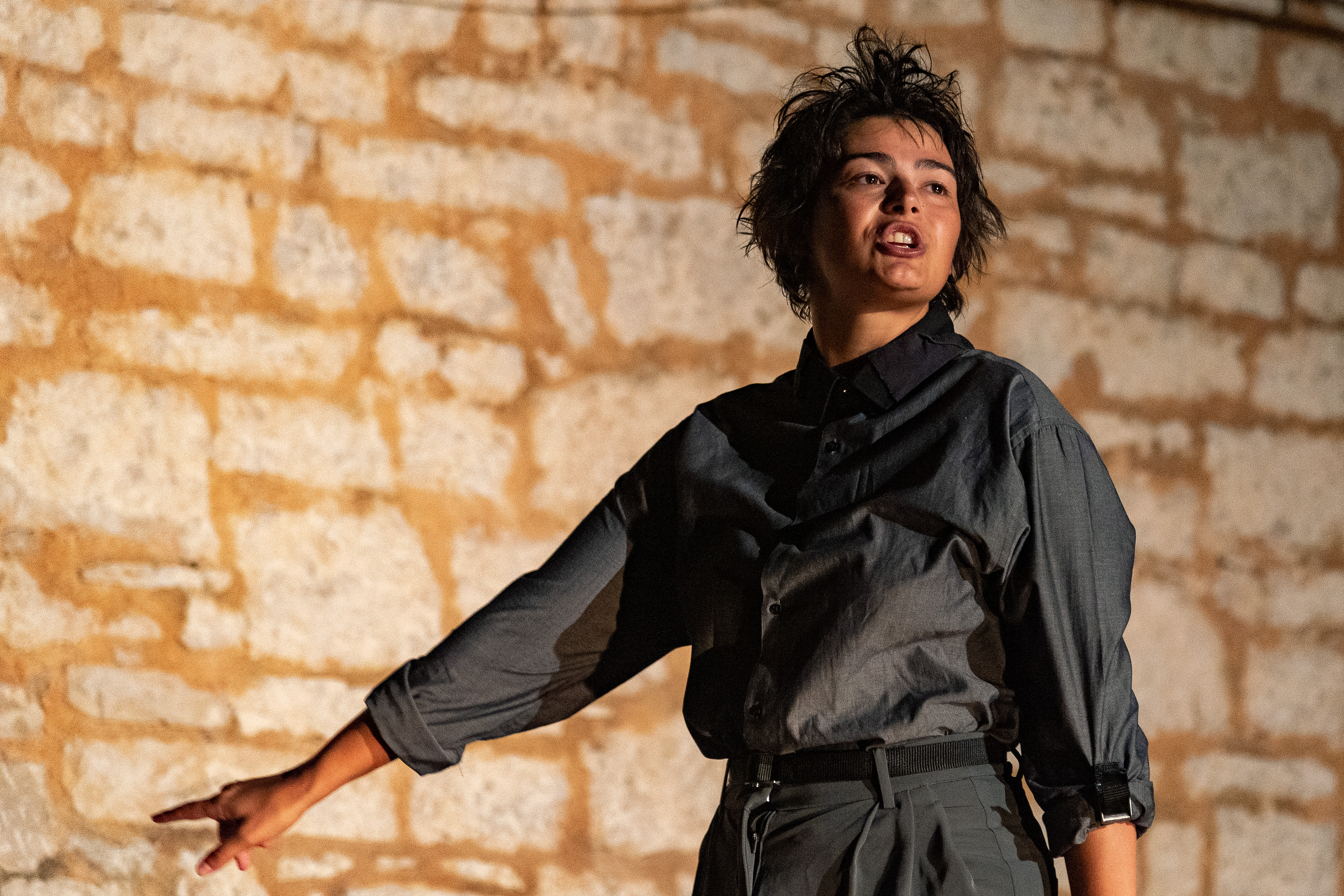 26.08.2021., Bale - Predstava "Skoljka sumi" prema motivima romana "Izvanbrodski dnevnik" Slobodan Novaka. Predstavu je izvela Maruska Aras.