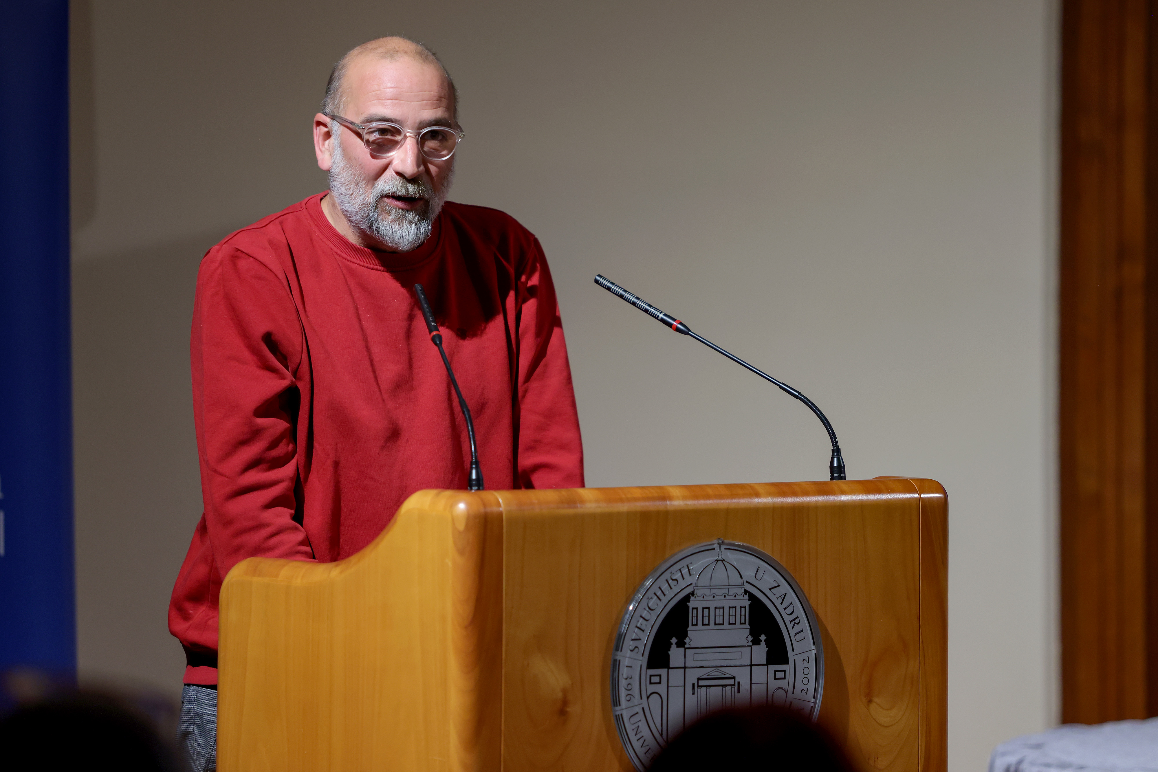 13.11.2024., Zadar - Odrzana komemoracija za akademika Lukiu Paljetka u svecanoj dvorani Sveucilista u Zadru. Juraj Aras, kazalisni glumac Photo: Sime Zelic/PIXSELL