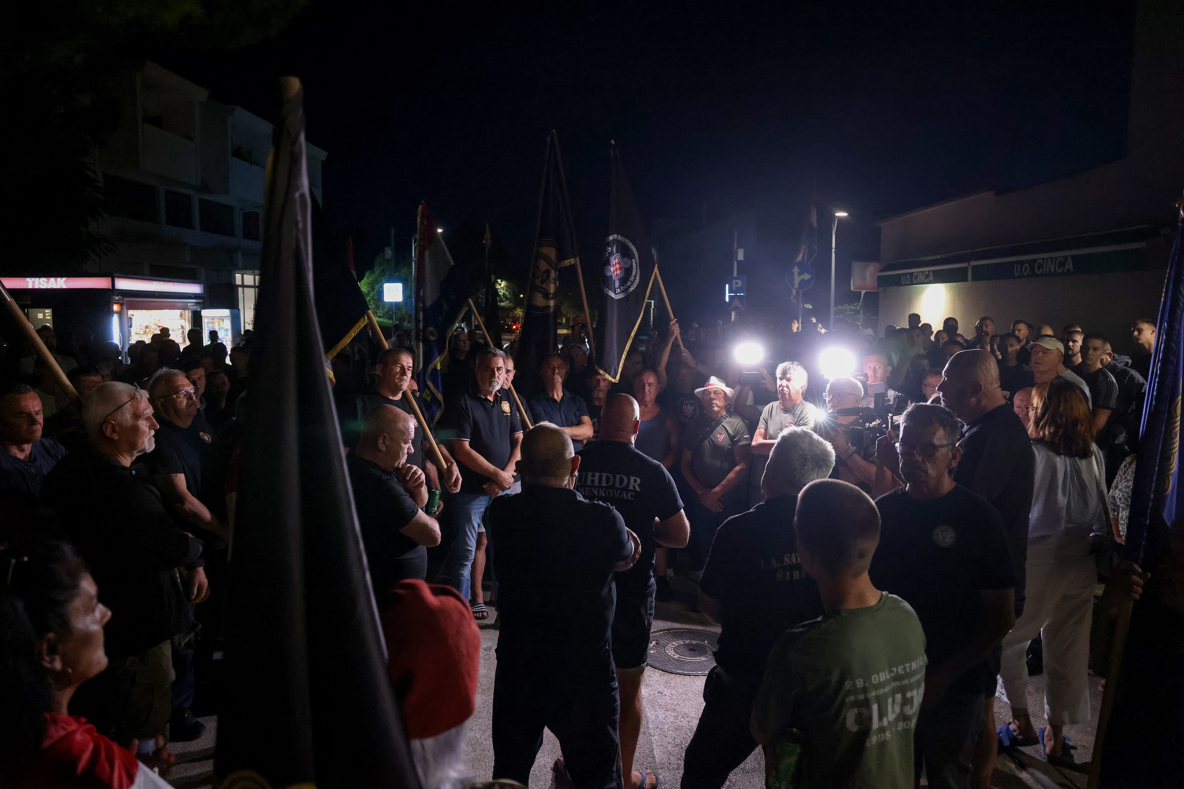 25.08.2025., Benkovac - Prosvjed branitelja oko odrzavanja Festivala Nosi se. Photo: Sime Zelic/PIXSELL