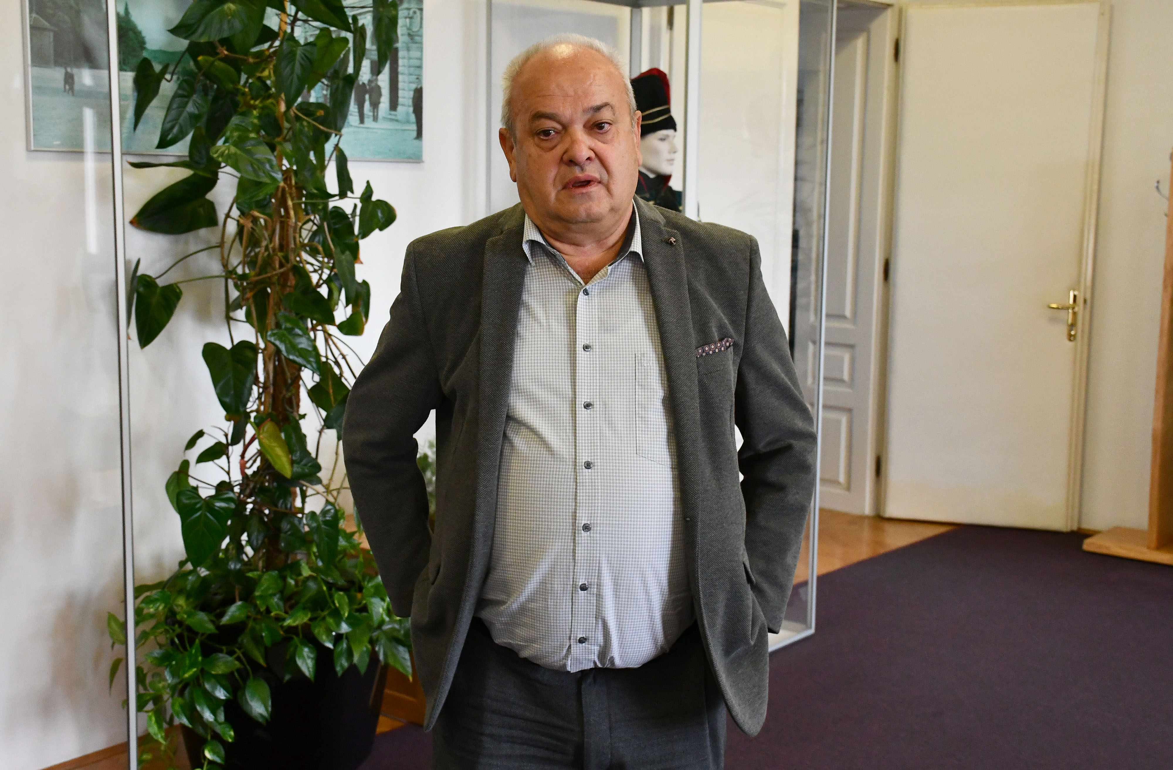 24.10.2024., Slavonski Brod - Gradonacelnik Mirko Duspara primio je roditelje djevojcice (majku Zrinku Kristof-Mihailovic i oca Ivana Mihailovica) koja je prije dva tjedna ozlijeđena u djecjem vrticu Tintilinic. Photo: Ivica Galovic/PIXSELL