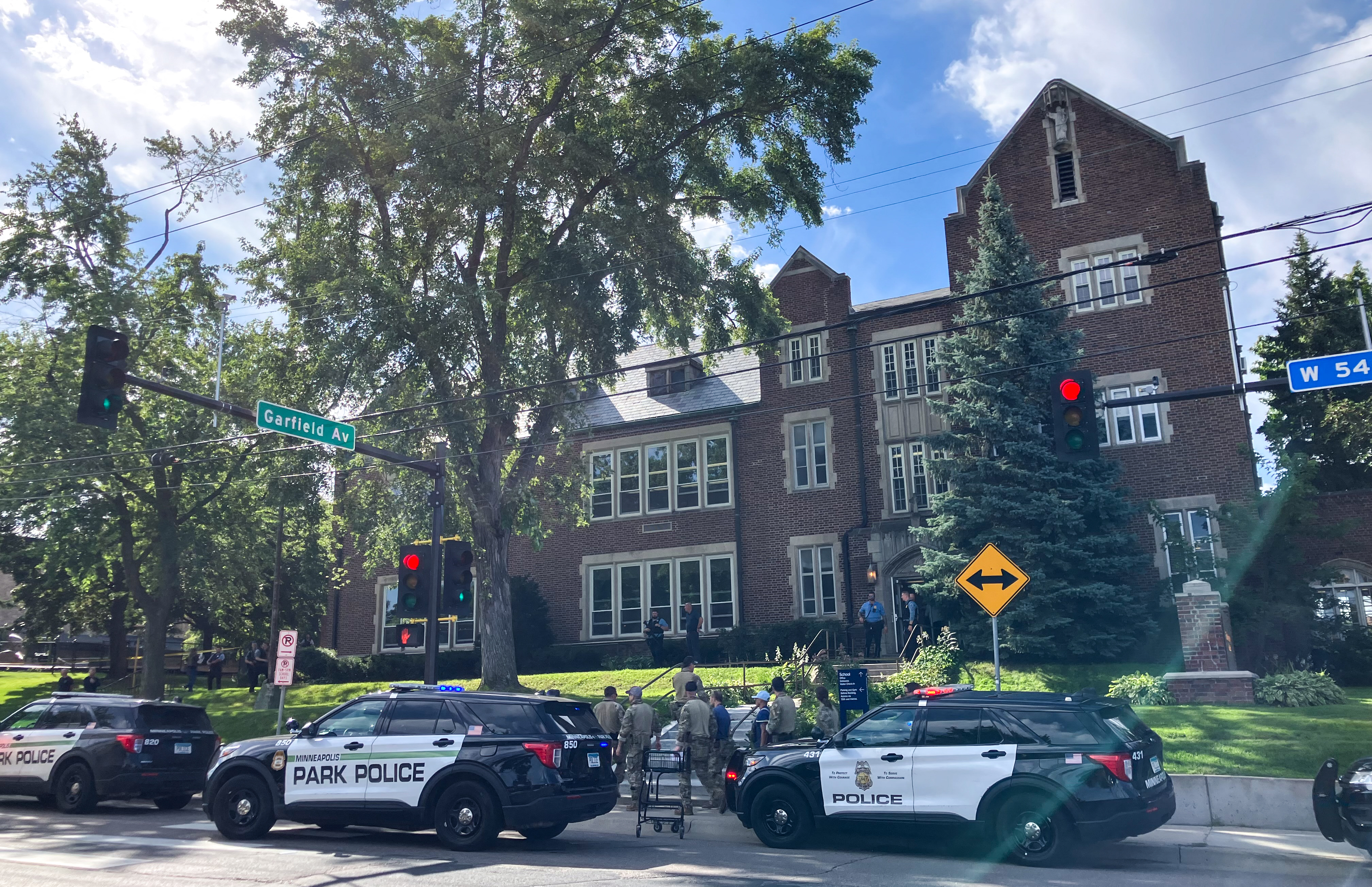 Police and first responders work at the scene of a shooting near Annunciation Church and Catholic School in Minneapolis, Minneosta, Tom BAKER / AFP)