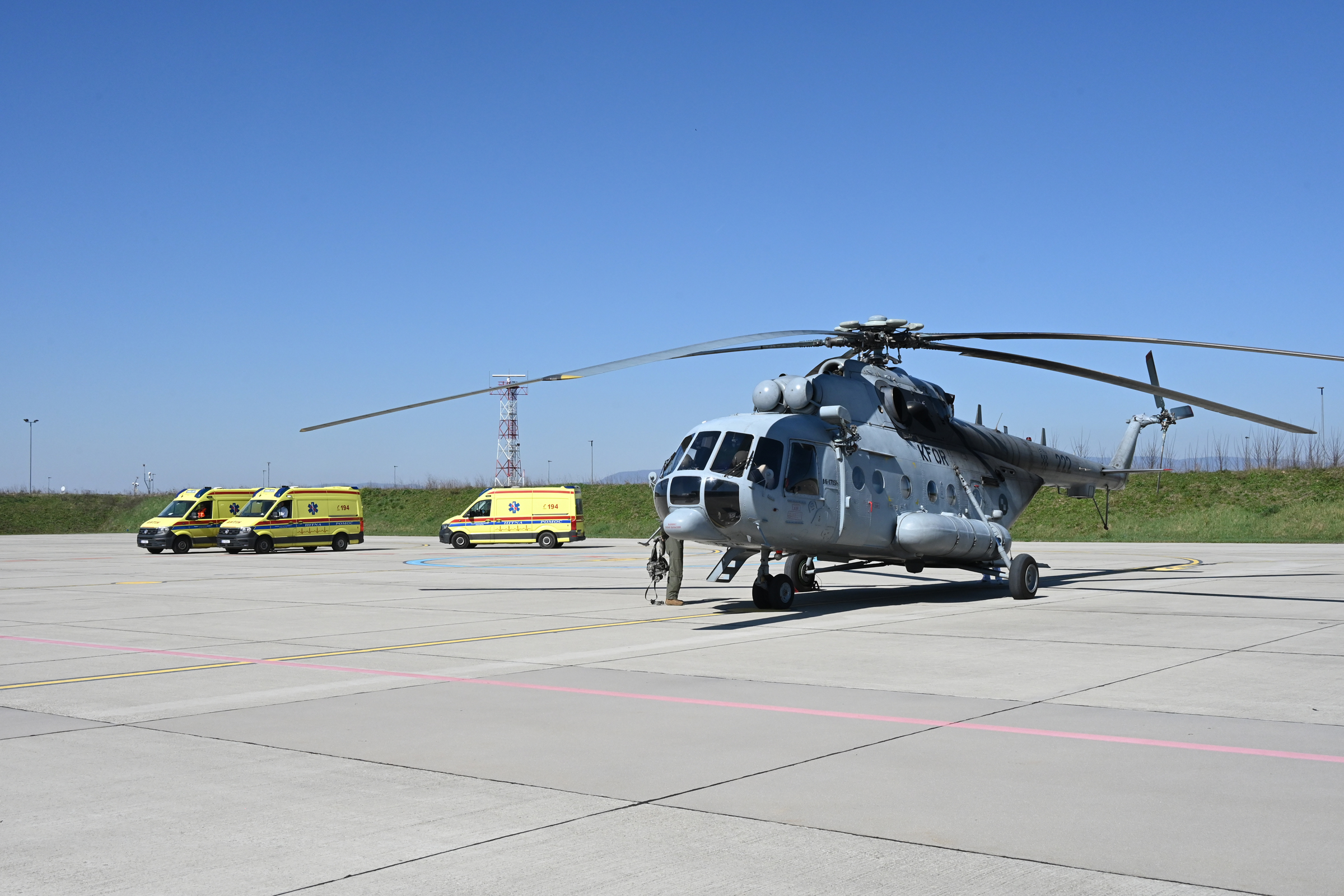 19.03.2025., Zagreb - Helikopterom Hrvatskog ratnog zrakoplovstva Mi-171 Sh danas, 19. ozujka 2025. oko 11:36 sati u Hrvatsku su stigle tri tesko ozlijedjene osobe stradale u pozaru u nocnom klubu u Republici Sjevernoj Makedoniji.