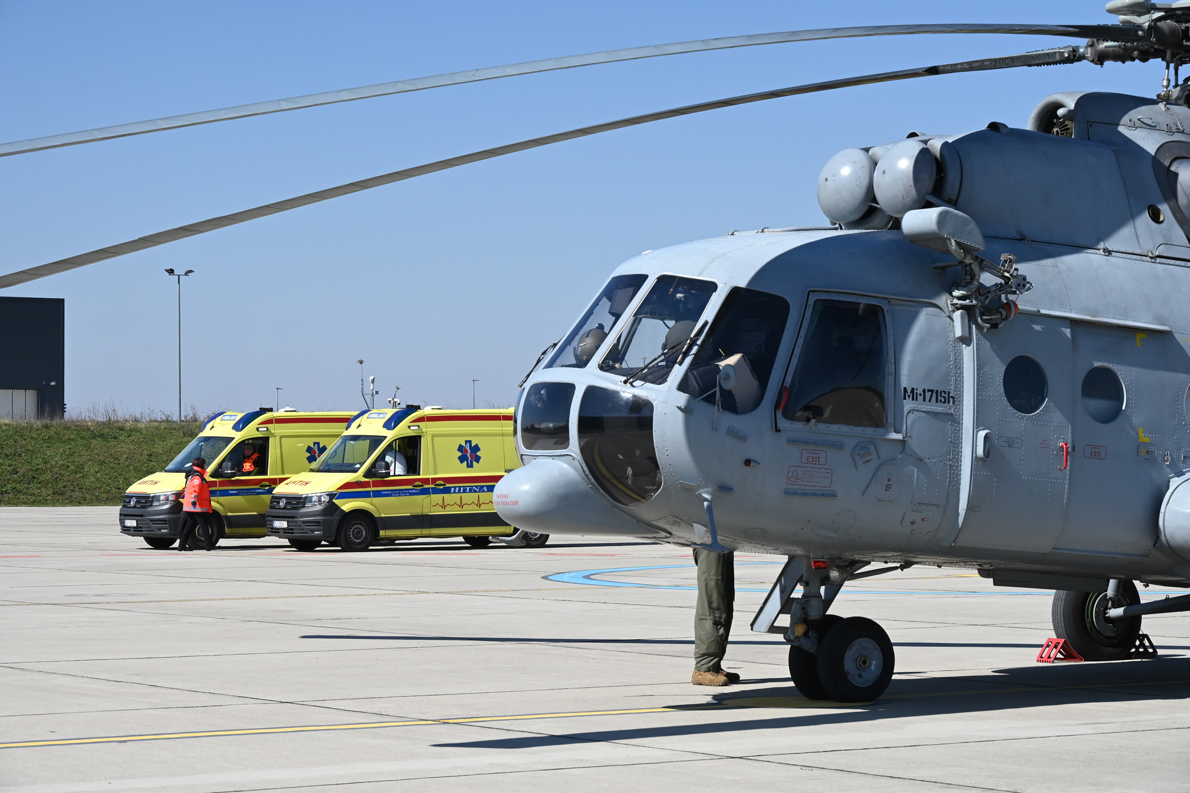 19.03.2025., Zagreb - Helikopterom Hrvatskog ratnog zrakoplovstva Mi-171 Sh danas, 19. ozujka 2025. oko 11:36 sati u Hrvatsku su stigle tri tesko ozlijedjene osobe stradale u pozaru u nocnom klubu u Republici Sjevernoj Makedoniji. Photo: MORH/PIXSELL