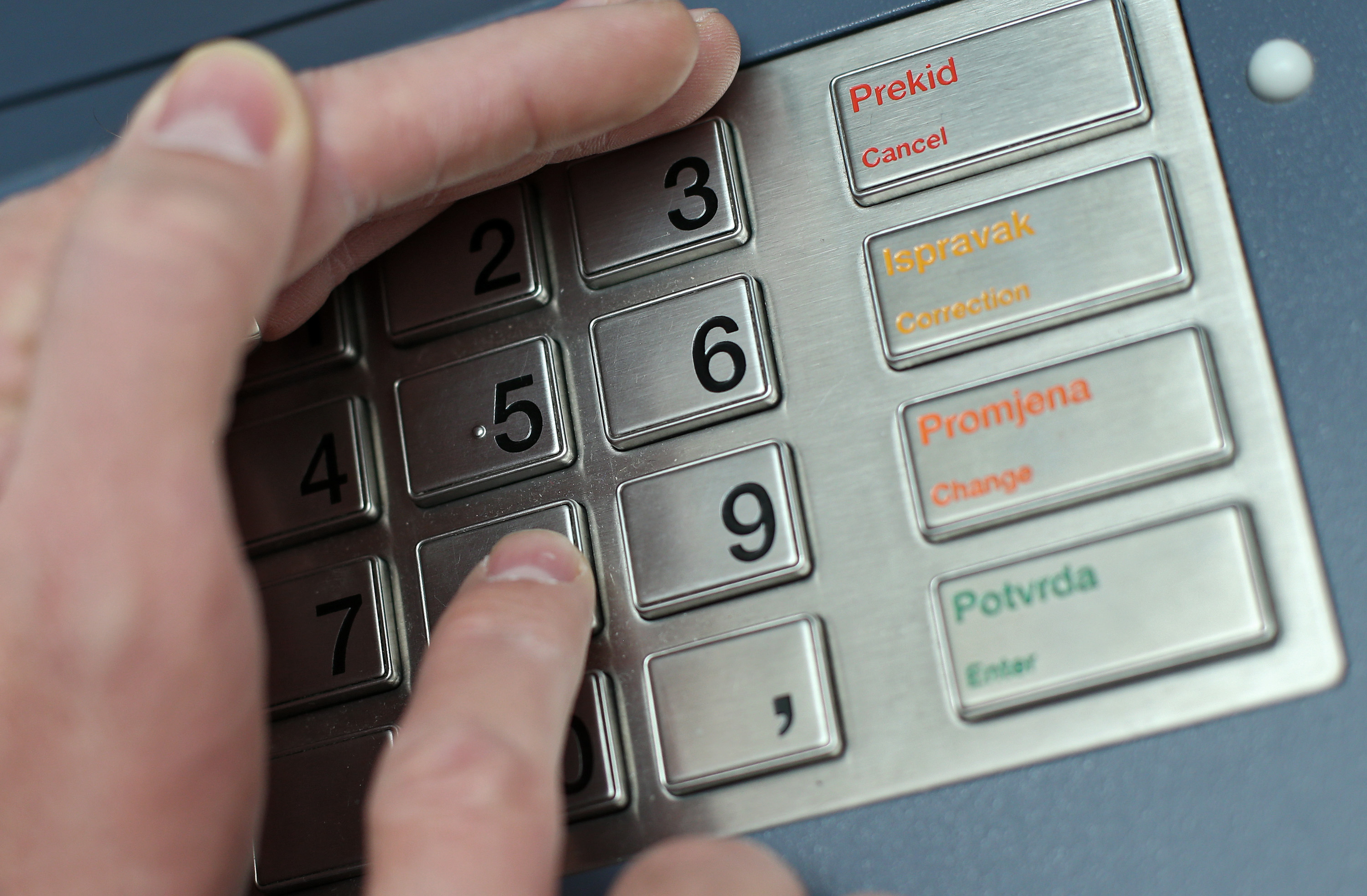 09.11.2014., Zagreb - Umetanje debitne kartice, upisivanje pina i dizanje gotovine sa bankomata Zagrebacke banke. Photo: Sanjin Strukic/PIXSELL