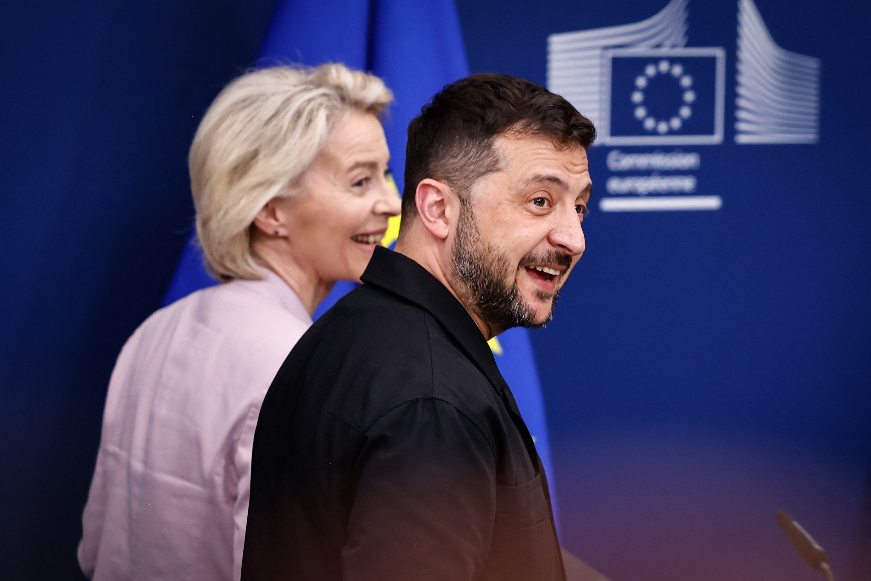 Ukraine's President Volodymyr Zelensky (R) and European Commission President Ursula Von der Leyen leave at the end of a joint press conference in Brussels, on August 17, 2025. (Photo by Simon Wohlfahrt / AFP)