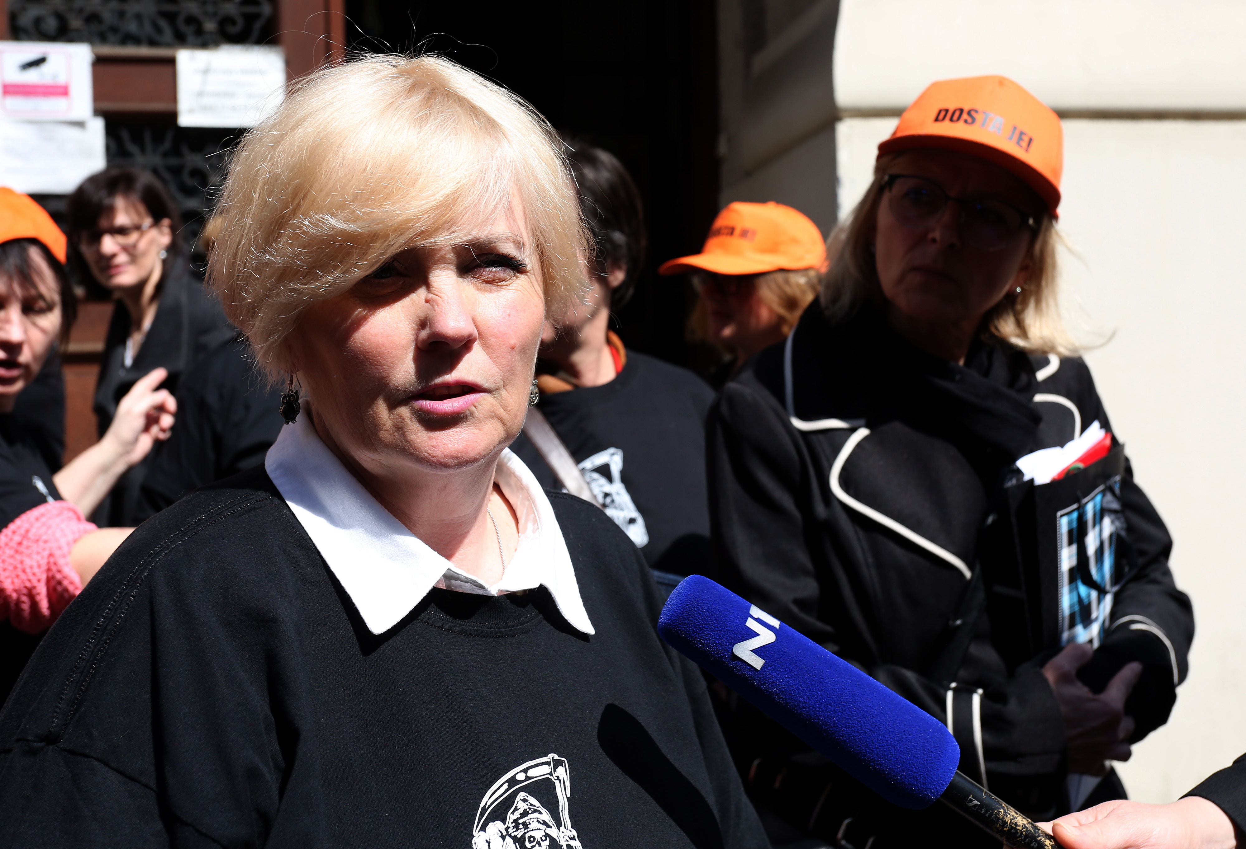 16.04.2019., Zagreb - Ispred zgrade HZMO-a odrzan je prosvjed pod nazivom "Casa se prelila - Ne unistavajte Hrvatski zavod za mirovinsko osiguranje". Predsjednica radnickog sindikata zaposlenih u HZMO-u Visnja Stanisic Photo: Marko PrpicPIXSELL