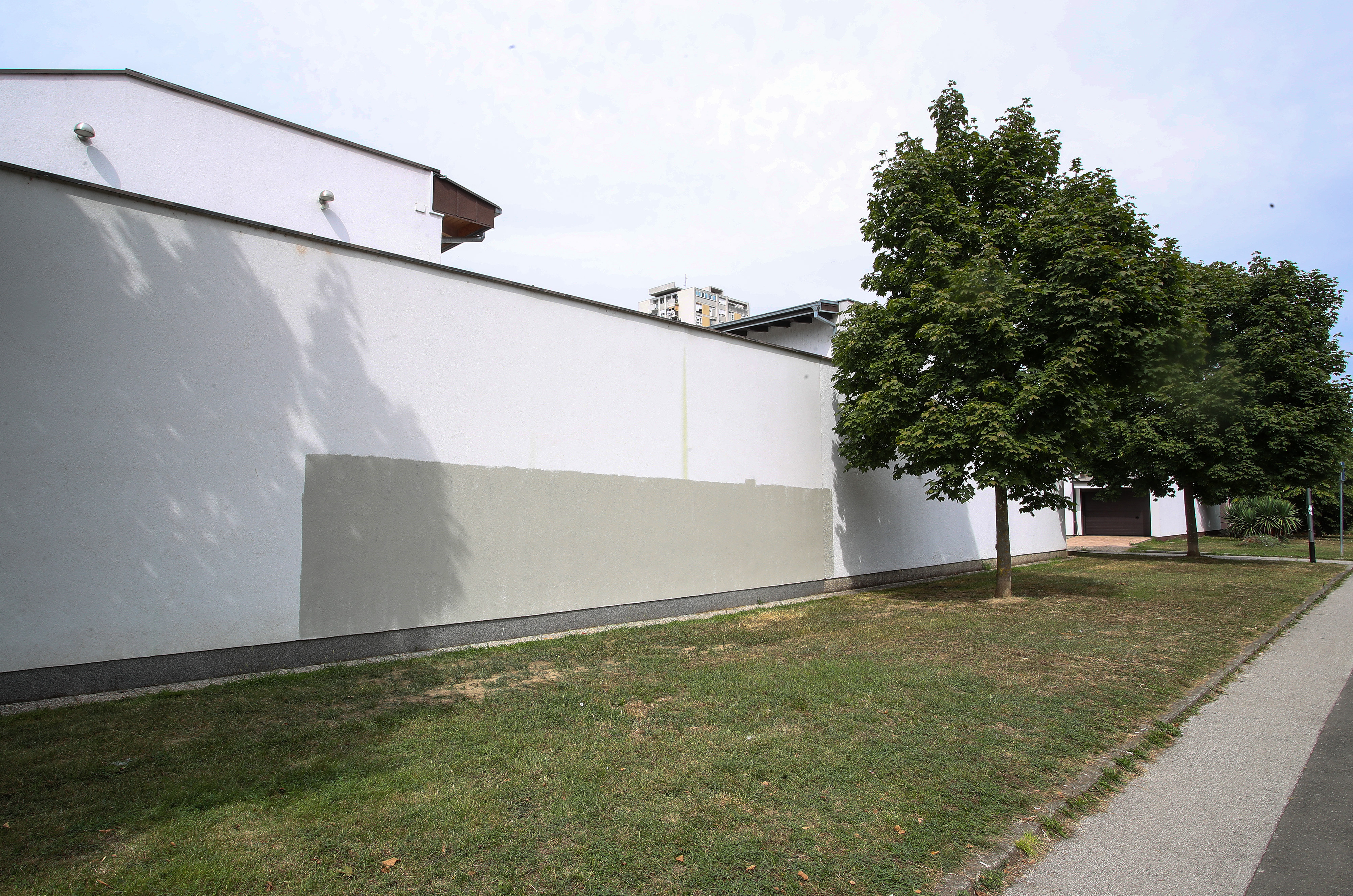 29.08.2025 Zagreb -    Djelatnici Zagrebackog holdinga zurno su prebojali uredljiv grafit