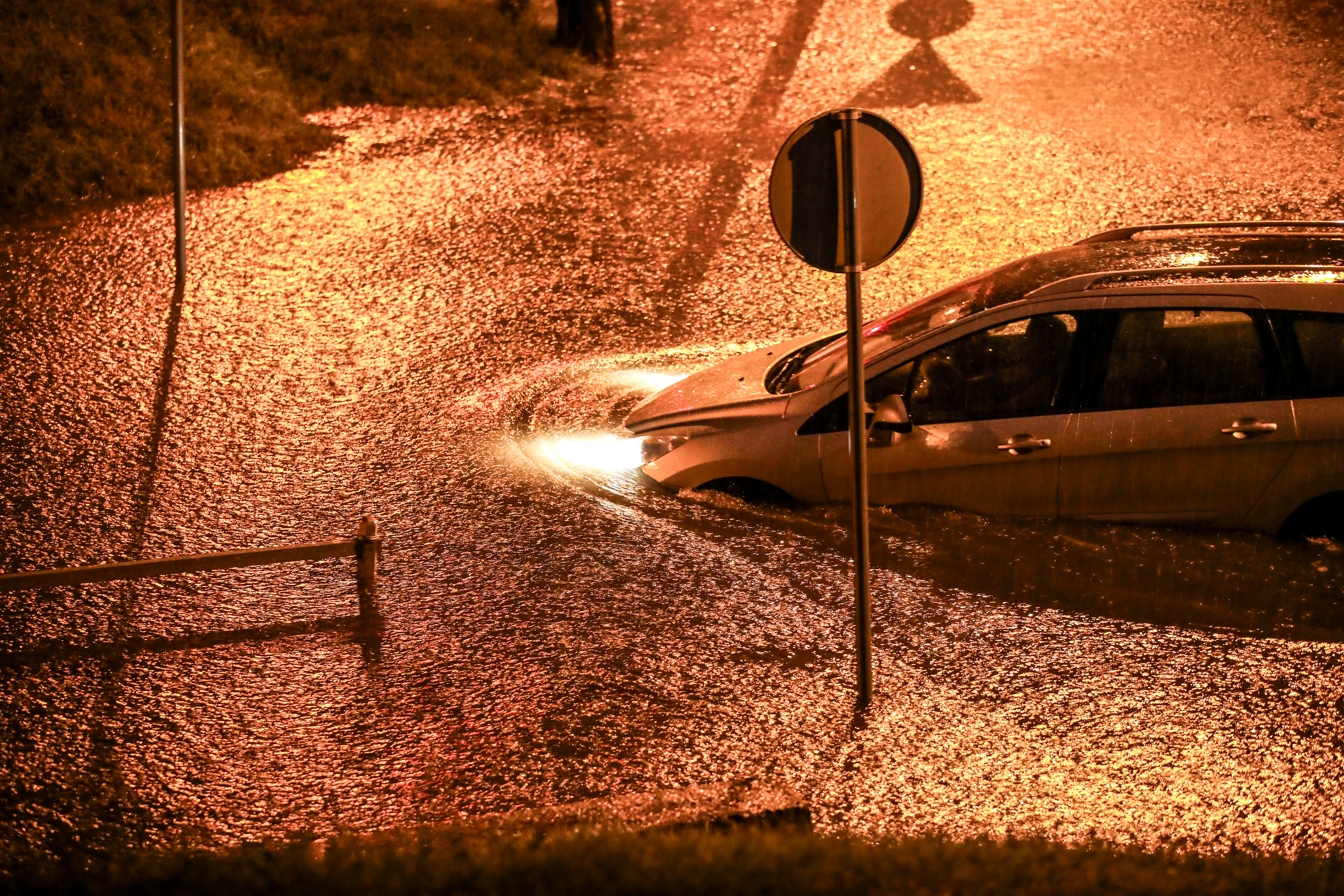 30.08.2025., Zagreb -Poplavljen je podvoznjak izmedju Gajnica i Podsuseda zbog pljuska.  Photo: Emica Elvedji/PIXSELL