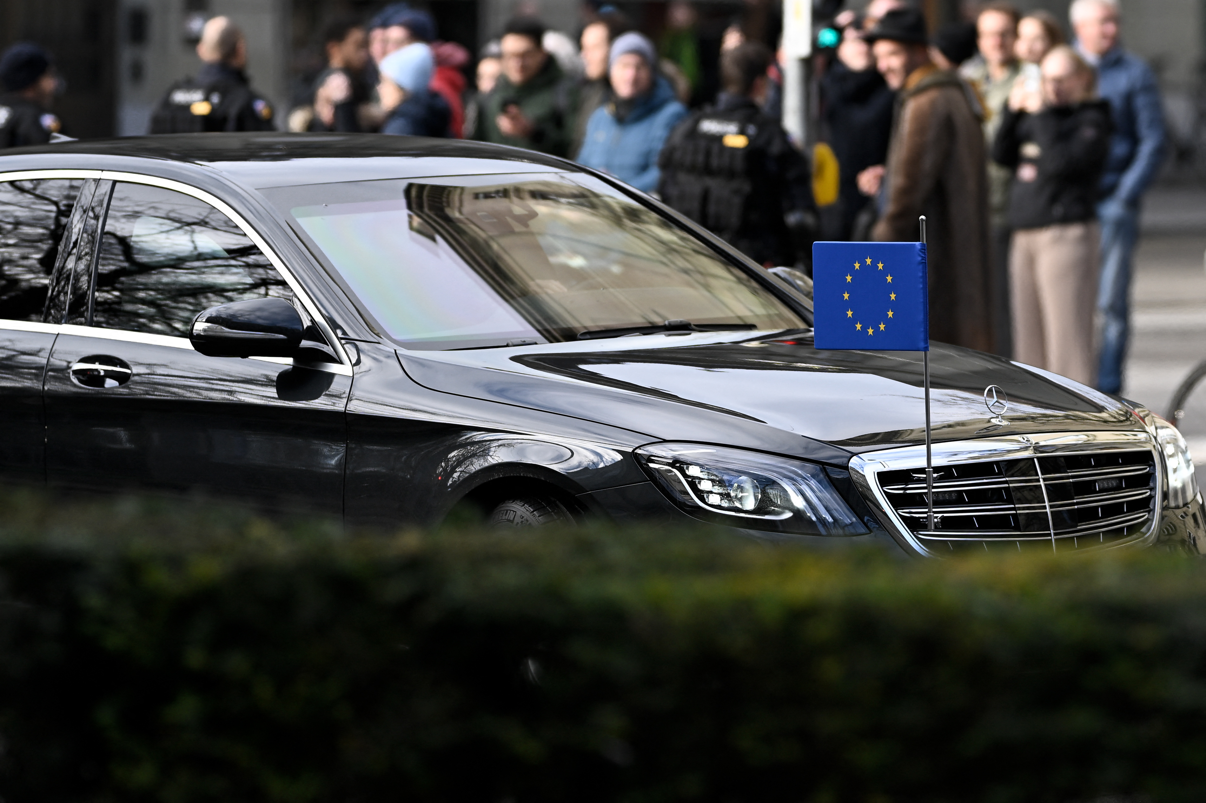 The car carrying European Commission President Ursula von der Leyen )