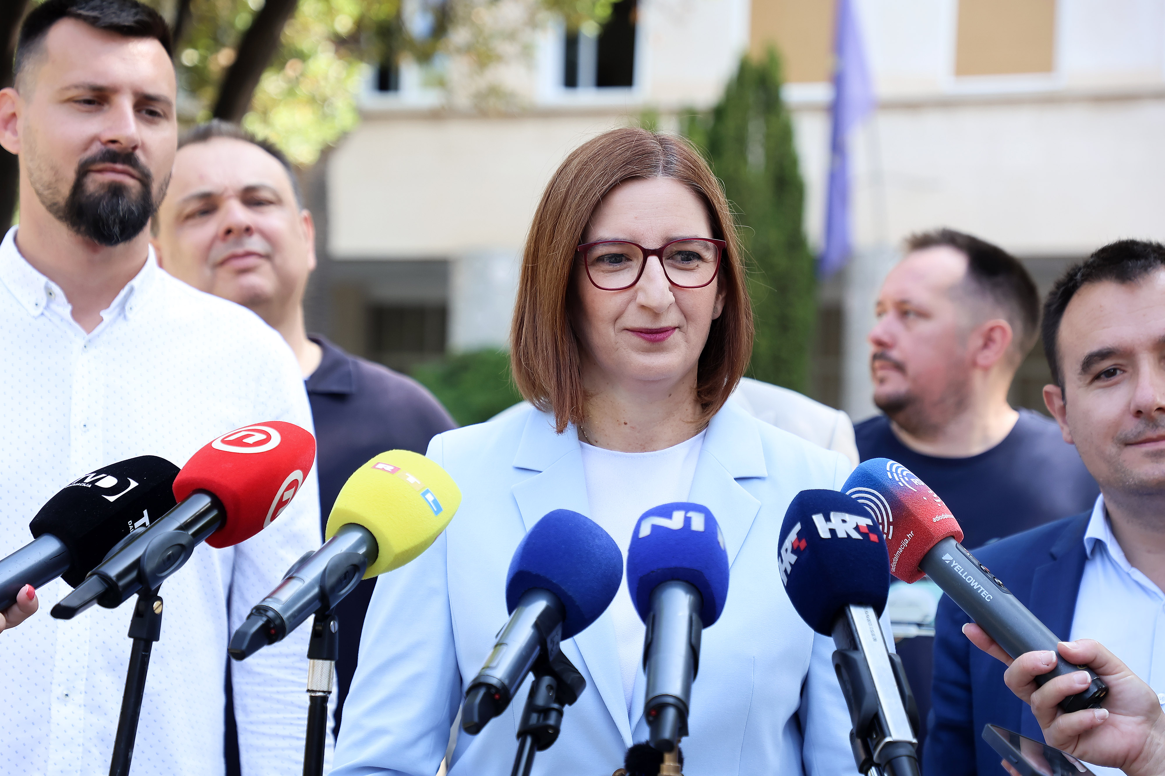 18.06.2025., Split- Predsjednik kluba vijecnika Centra u Gradskom vijeću Igor Skoko, Bojan Ivosevic, Marijana Puljak i ostali vijecnici stranke Centar odrzali  konferenciju za medije