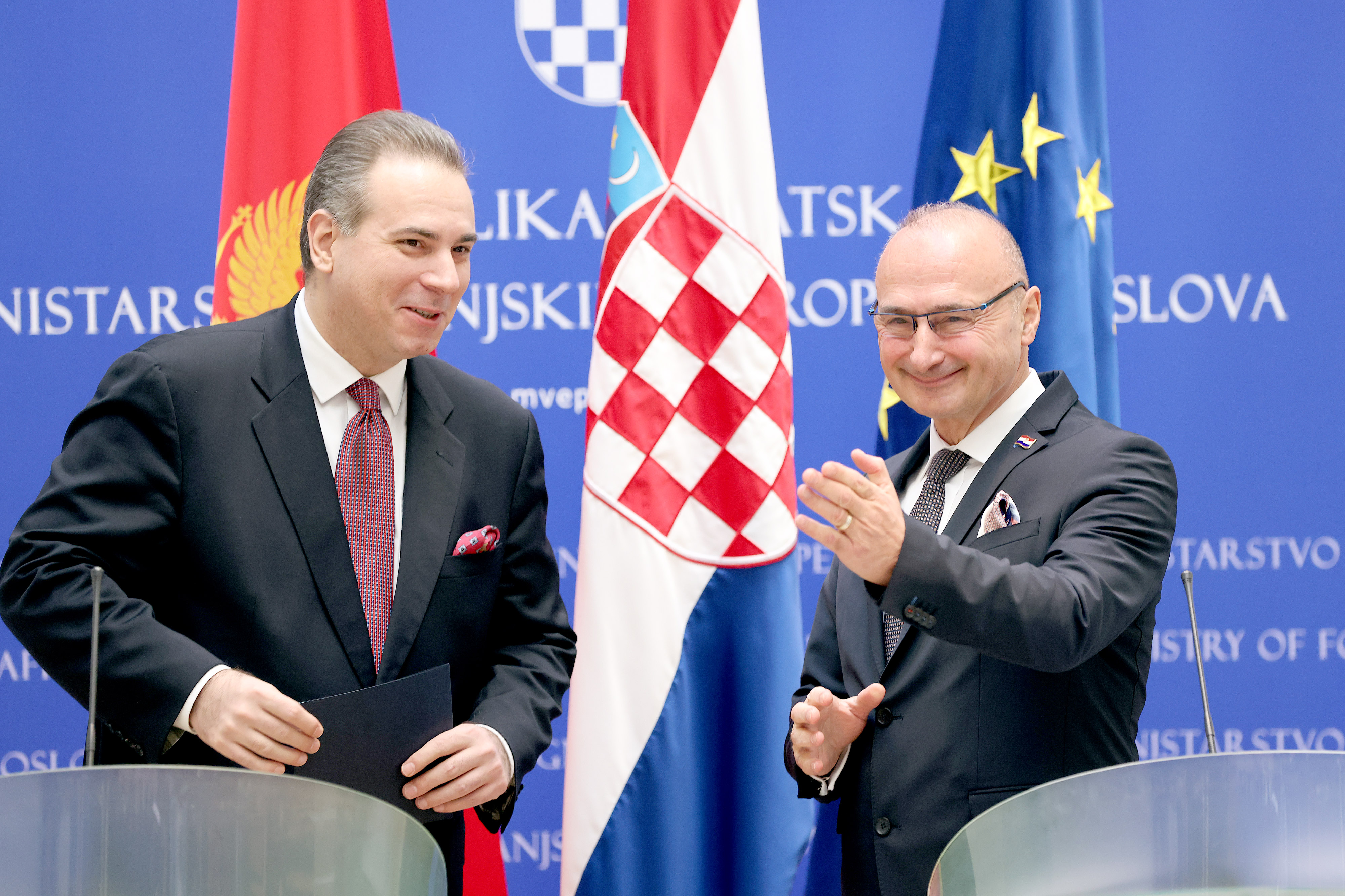 Zagreb - Ministar vanjskih i europskih poslova Gordan Grlic Radman u Vladi RH sastao se danas s ministrom vanjskih poslova Crne Gore Filipom Ivanovicem.