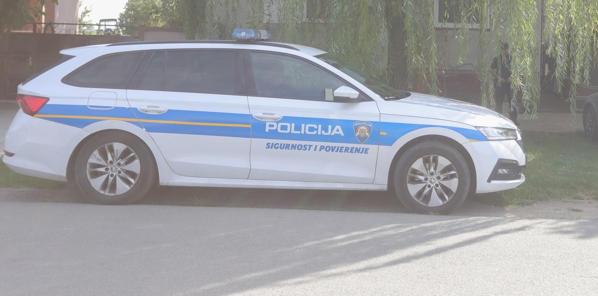 policijski automobil