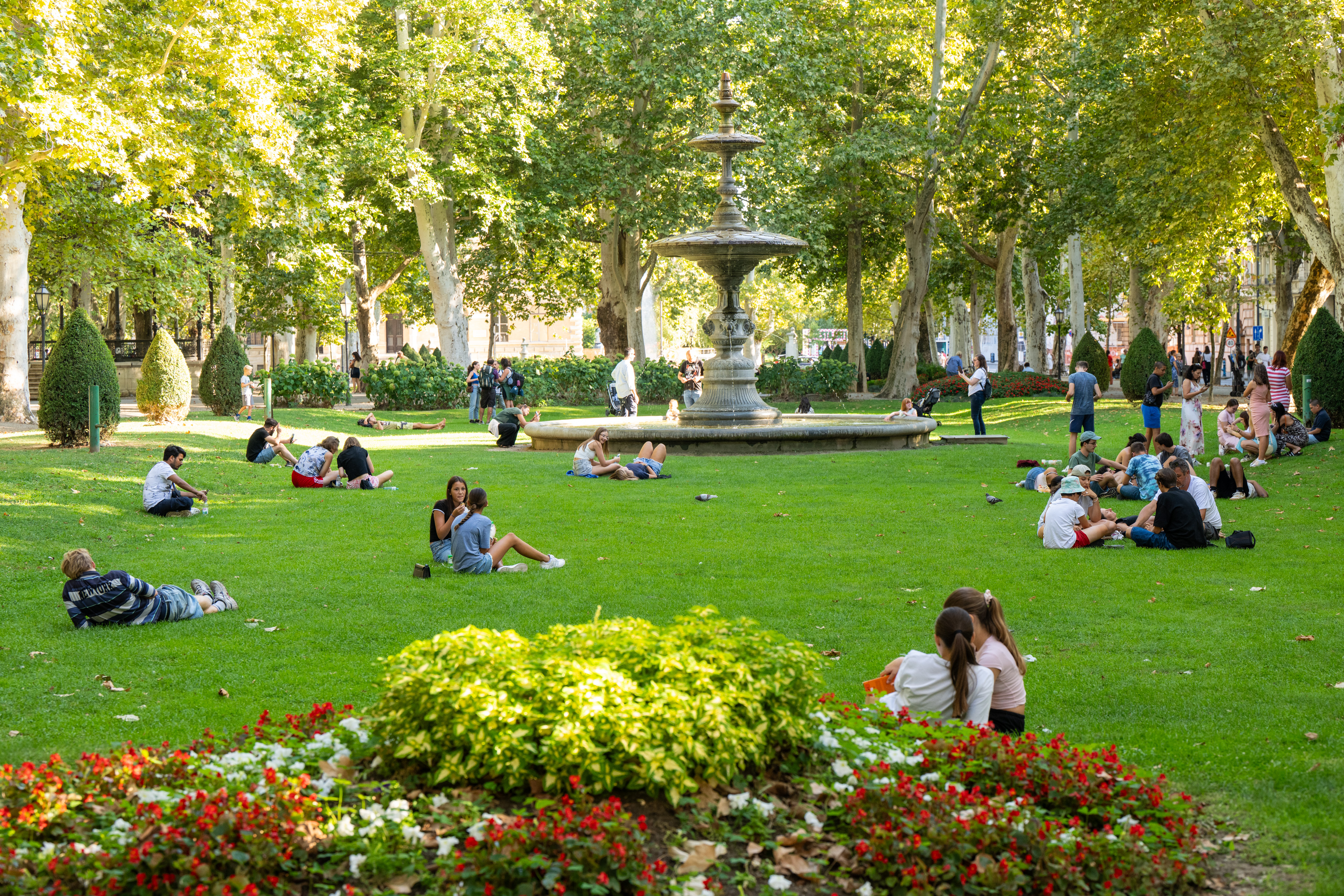 26.08.2025., Zagreb - Gradska svakodnevica., Ljudi odmaraju na Zrinjevcu. Photo: Neva Zganec/PIXSELL