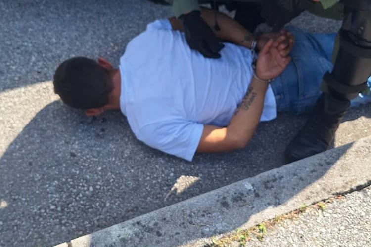 Uhićenje lažnog policajca