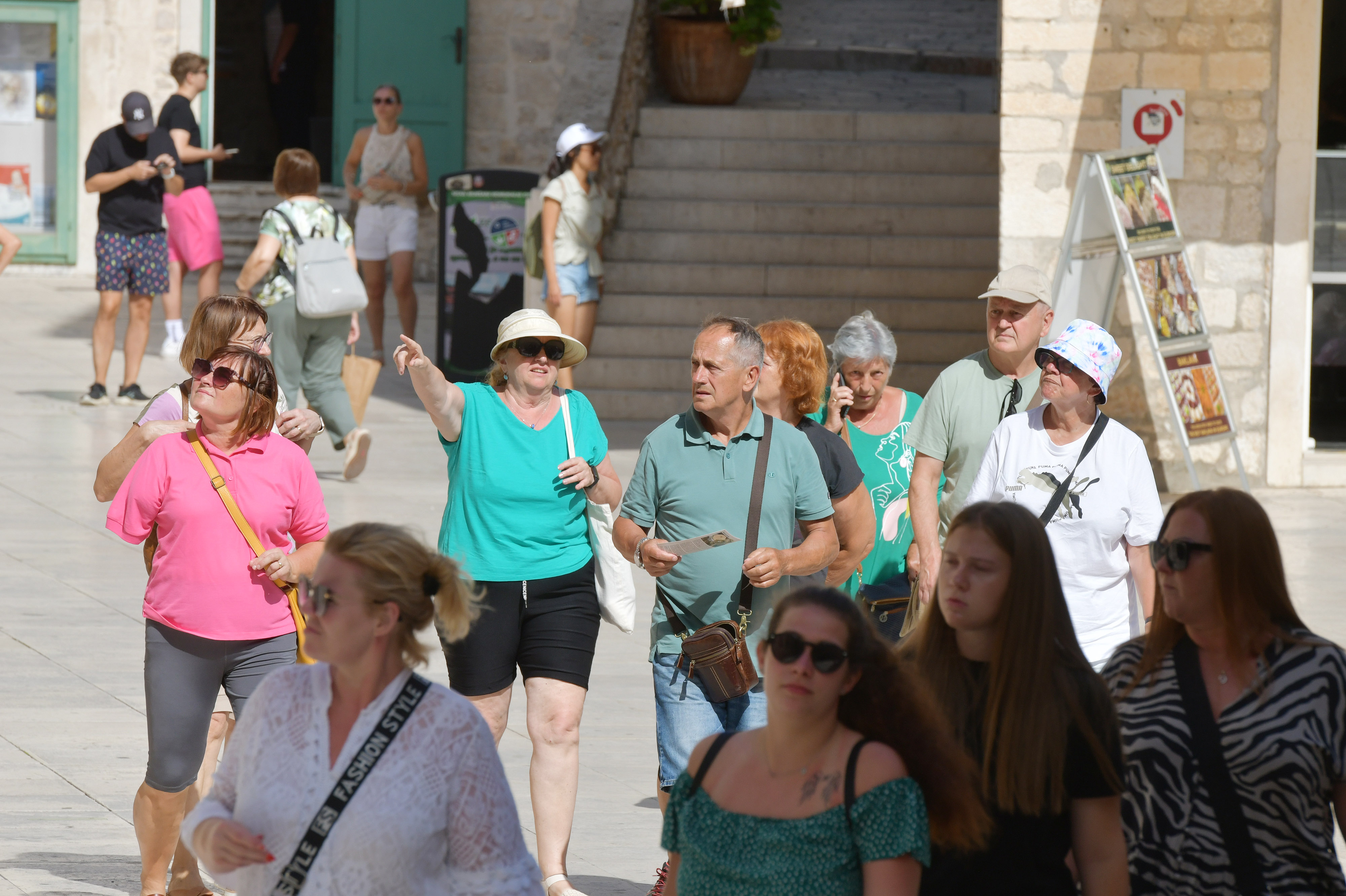 02.09.2025., Sibenik - Turisti na gradskim ulicama Kresimirova grada. Photo: Hrvoje Jelavic/PIXSELL