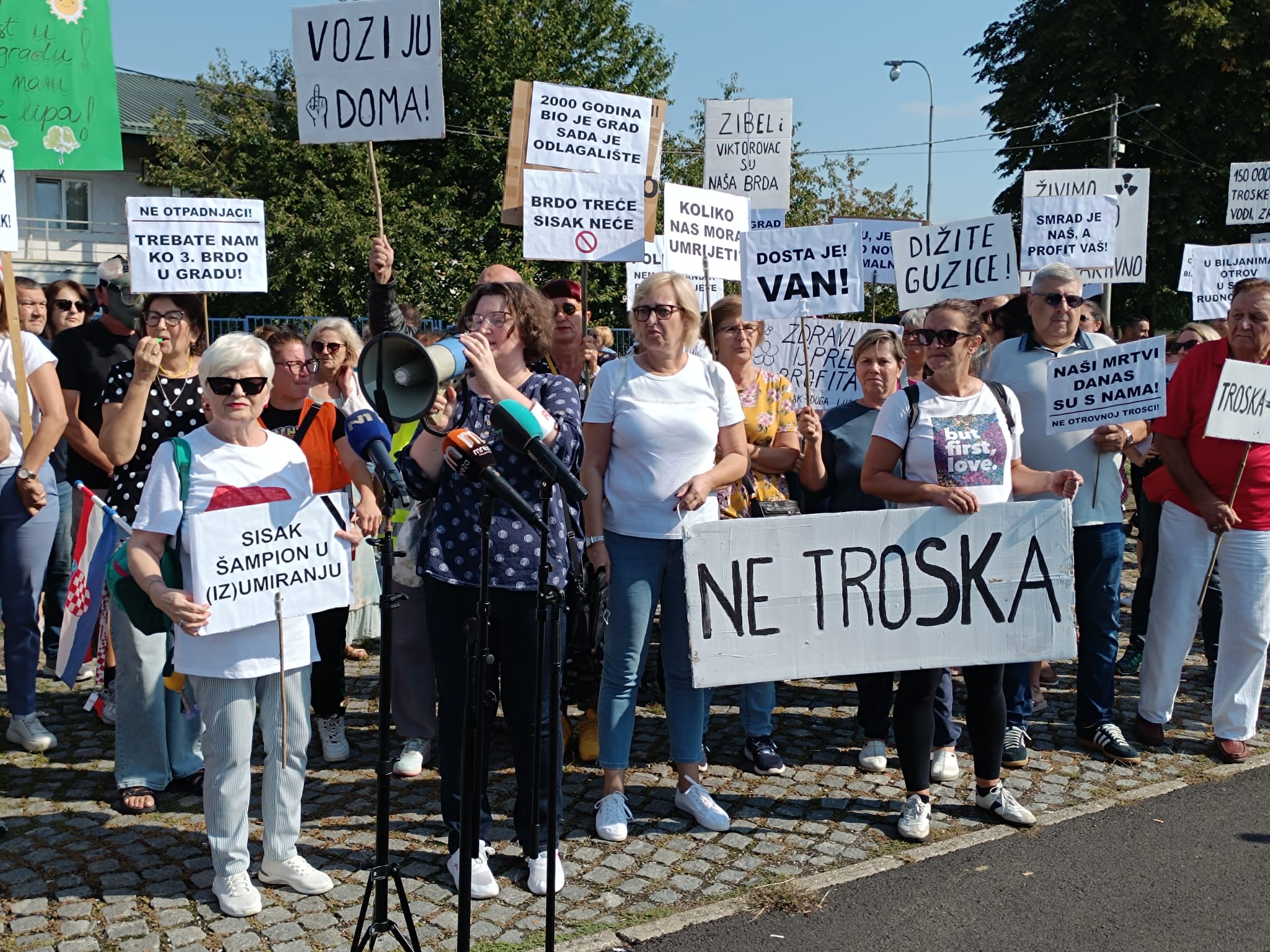 prosvjed protiv crnog brda u sisku