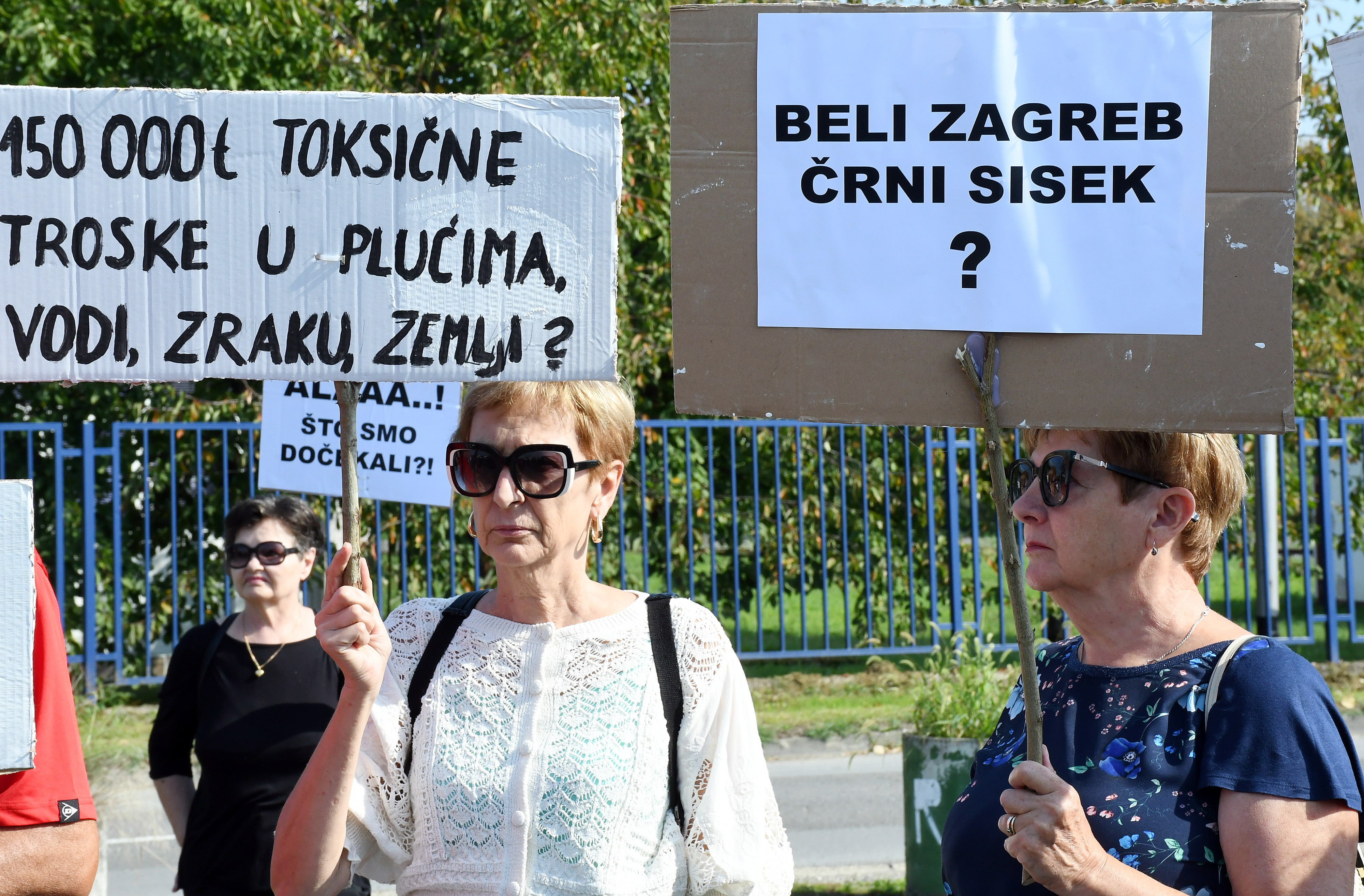 13.09.2025., Sisak - GI "Siscani ne zele biti smetliscani" organizirala je prosvjed "NE TROSKA!  Imamo Zeleni brijeg necemo Crno brdo" kojemu se odazvao velik broj gradjana. Photo: Nikola Cutuk/PIXSELL