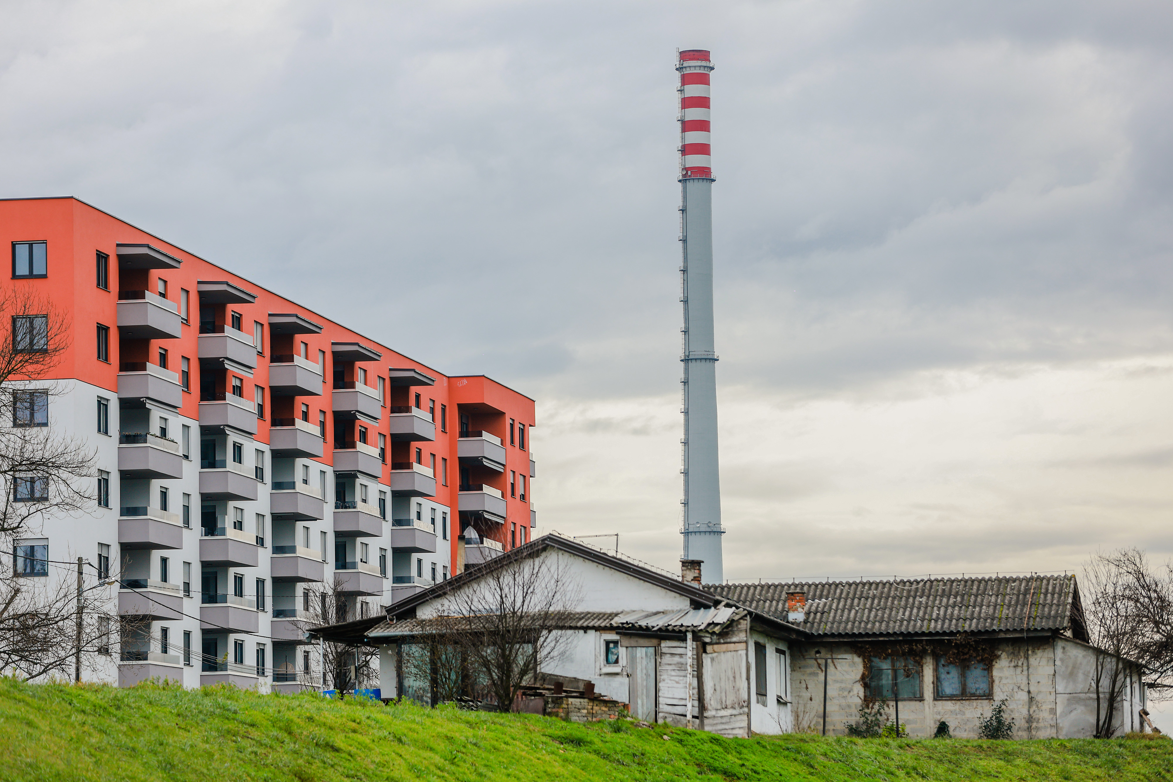 Pogled na arhitekturu koja okruzuje naselje Borovje.