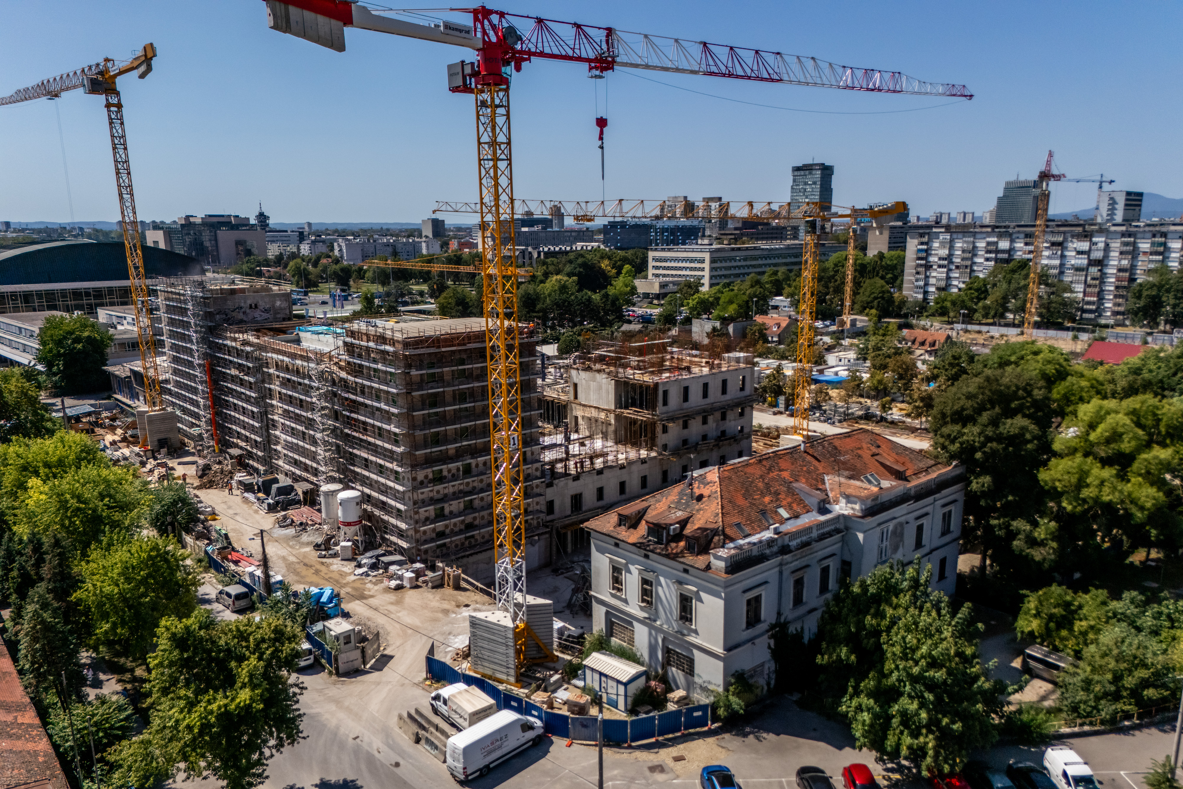 Radovi u Paromlinskoj snimljeni iz zraka. Na prostoru Paromlina radovi u punom zamahu.