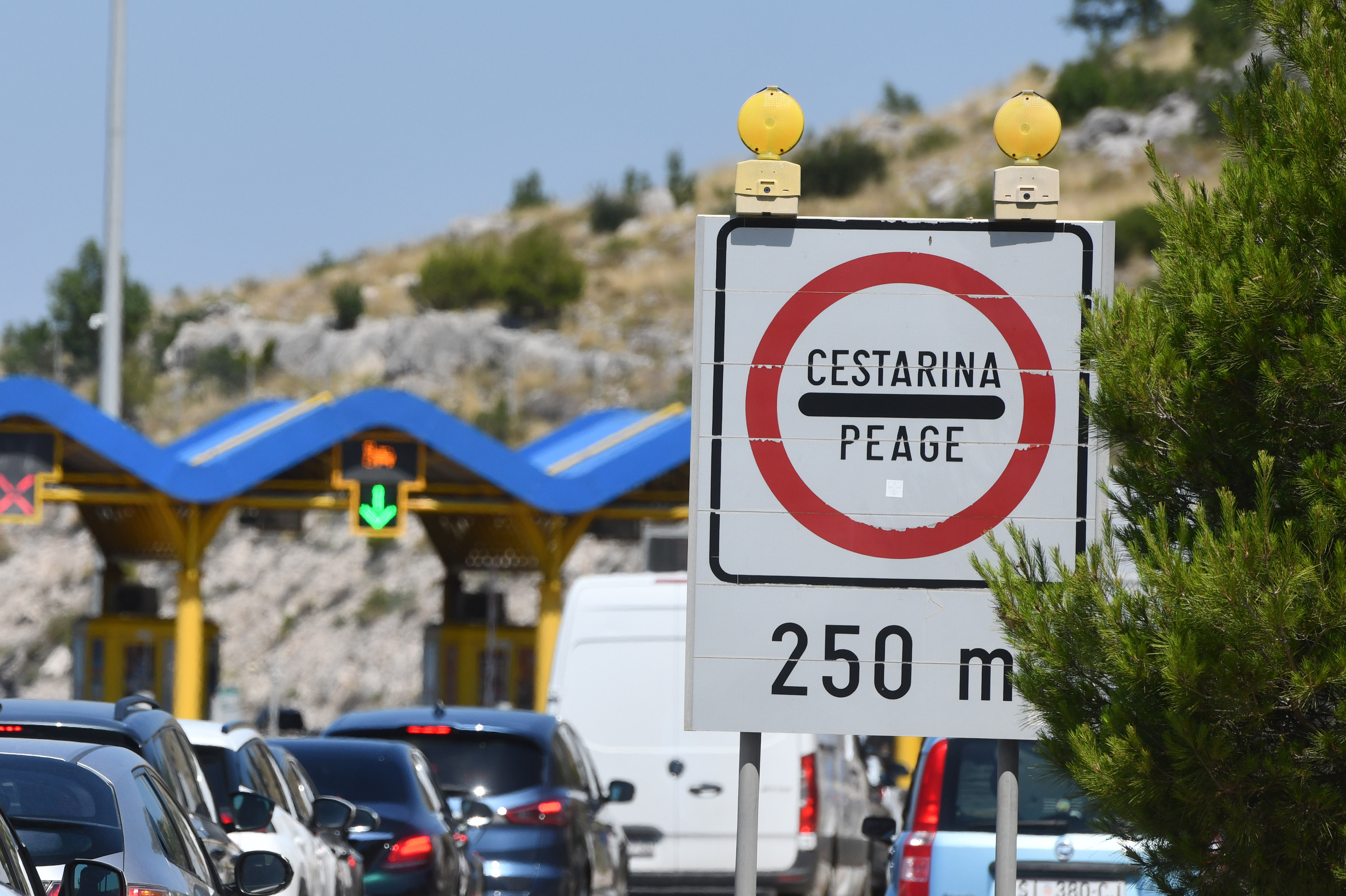 Od ponedeljka 01.srpnja poskupljuje cestarina na autocesti. Uvodi se sezonaska naplata nakon 4 godine i bit ce tijekom ljeta 10 posto vece cijene