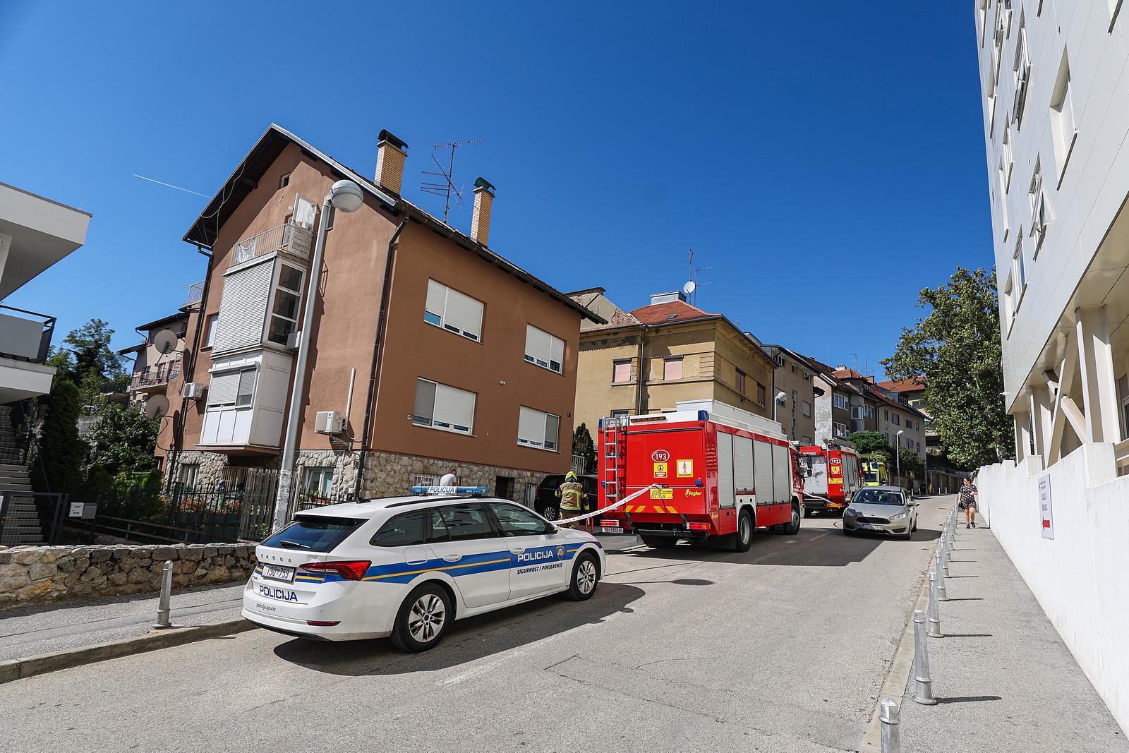 Intervencija vatrogasaca zbog curenja kemikalija u Vrtlarskoj cesti. Photo: Goran Stanzl/PIXSELL