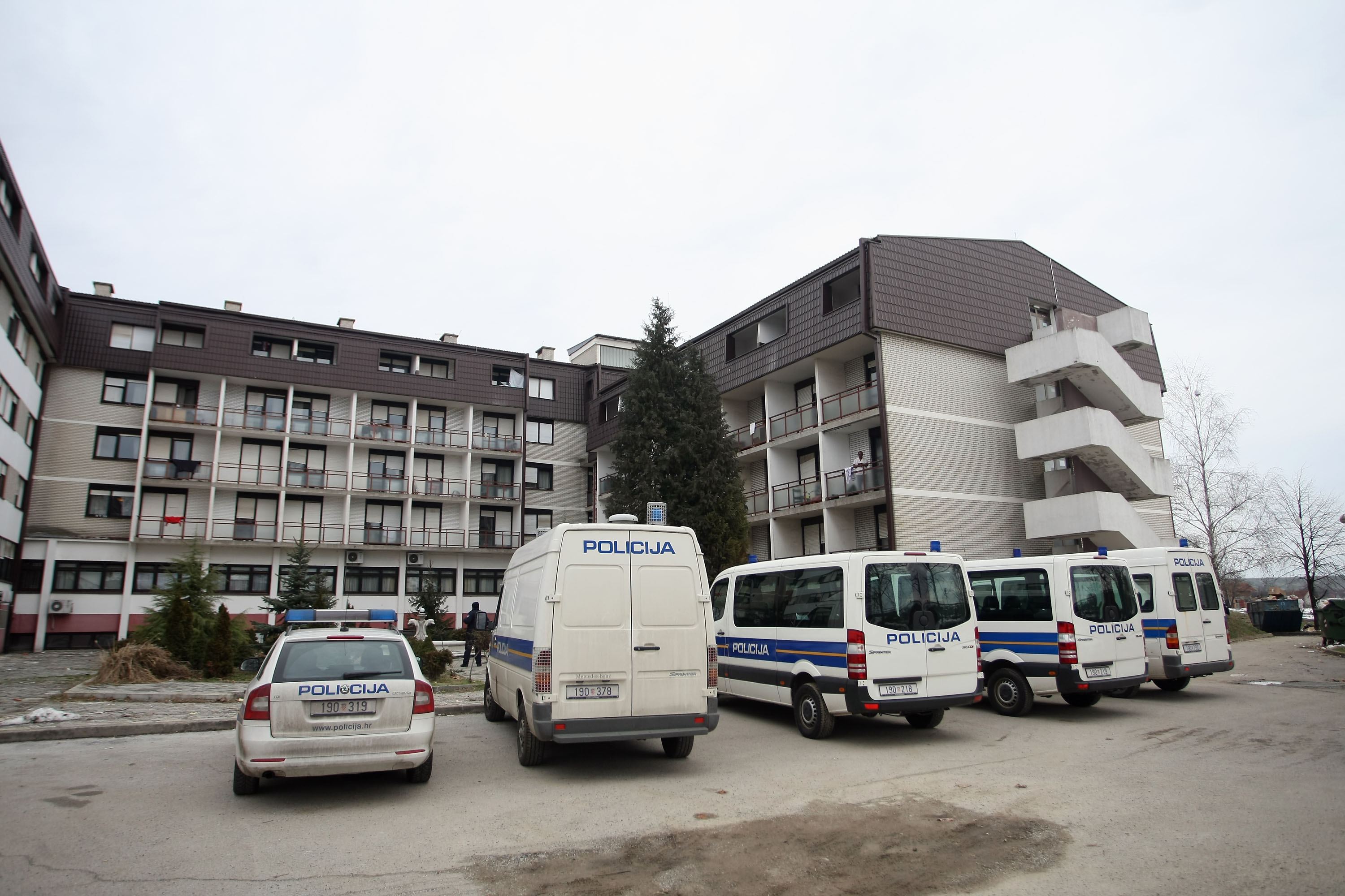 05.02.2013., Zagreb - Kod Hotela Porin u Sarajevskoj ulici doslo je do masovne tucnjeve imigranata iz Somalije. U tucnjavi je ozlijedjen zastitar. rPhoto: Dalibor Urukalovic/PIXSELL