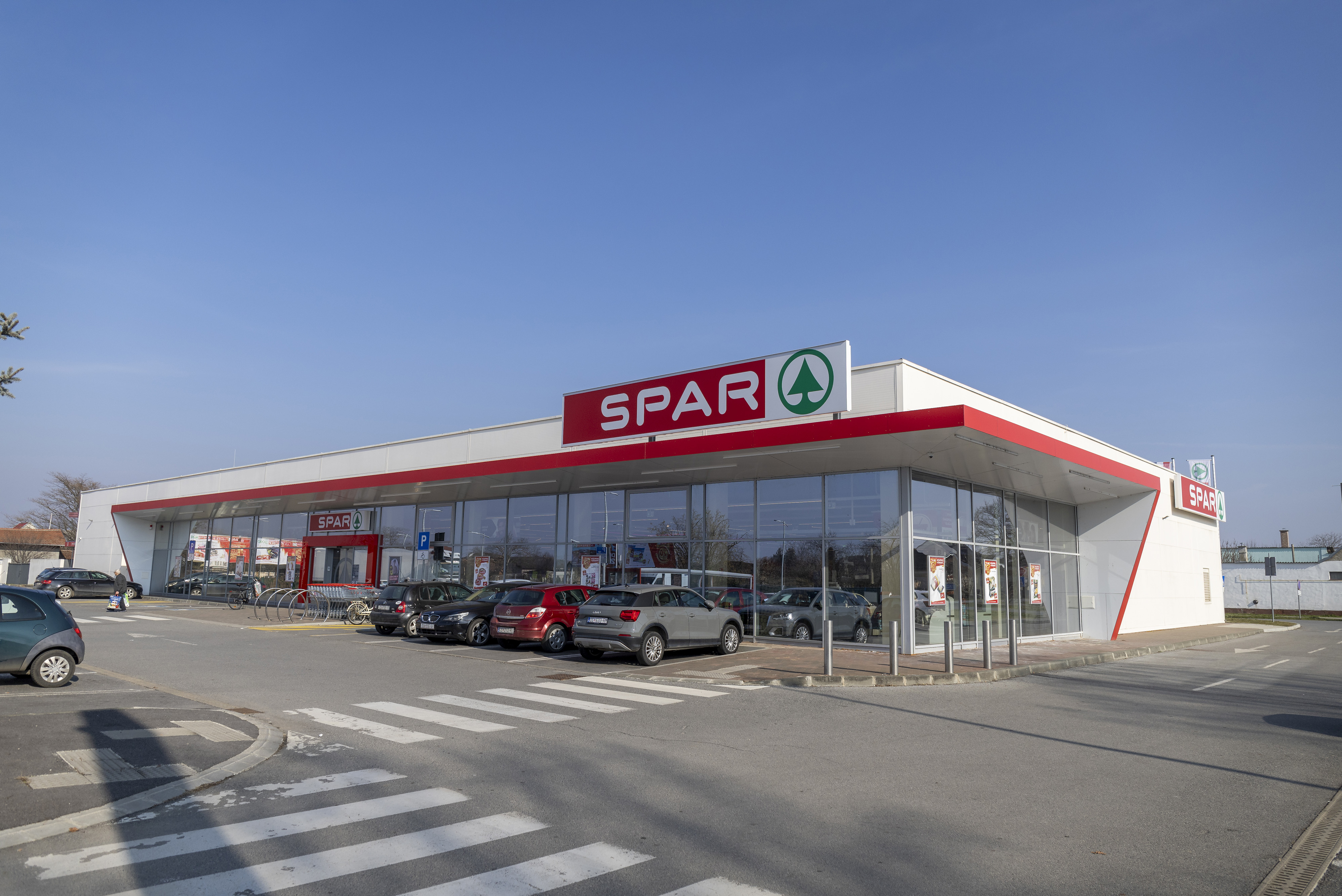 Trgovacki centri na podrucju Osijeka tijekom treceg opceg bojkota trgovina u Hrvatskoj.