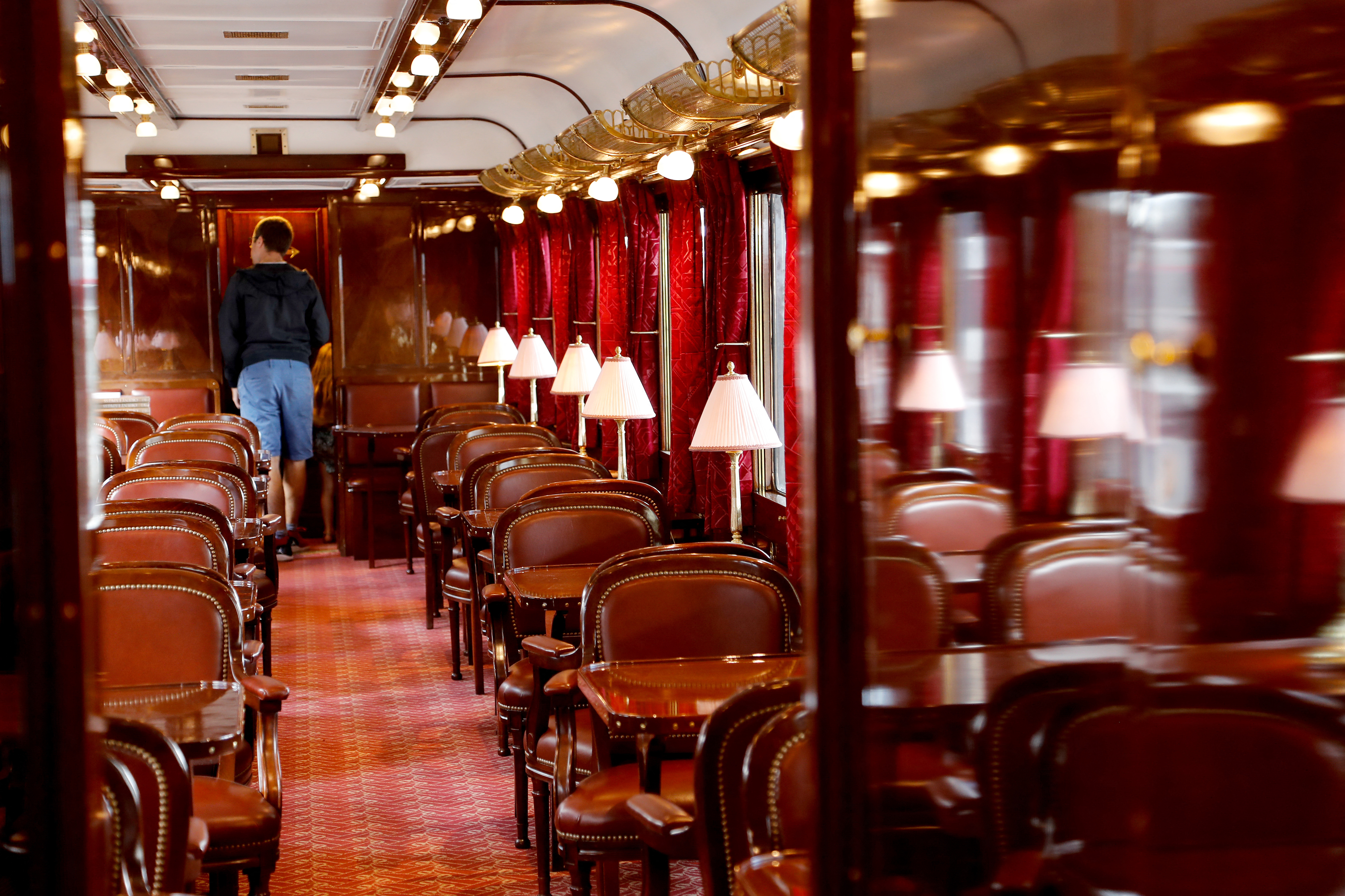 A picture taken on September 15, 2018 shows the restaurant "Taurus" of the legendary train "Orient Express" in Paris during the European Heritage Day. (Photo by FRANCOIS GUILLOT / AFP)