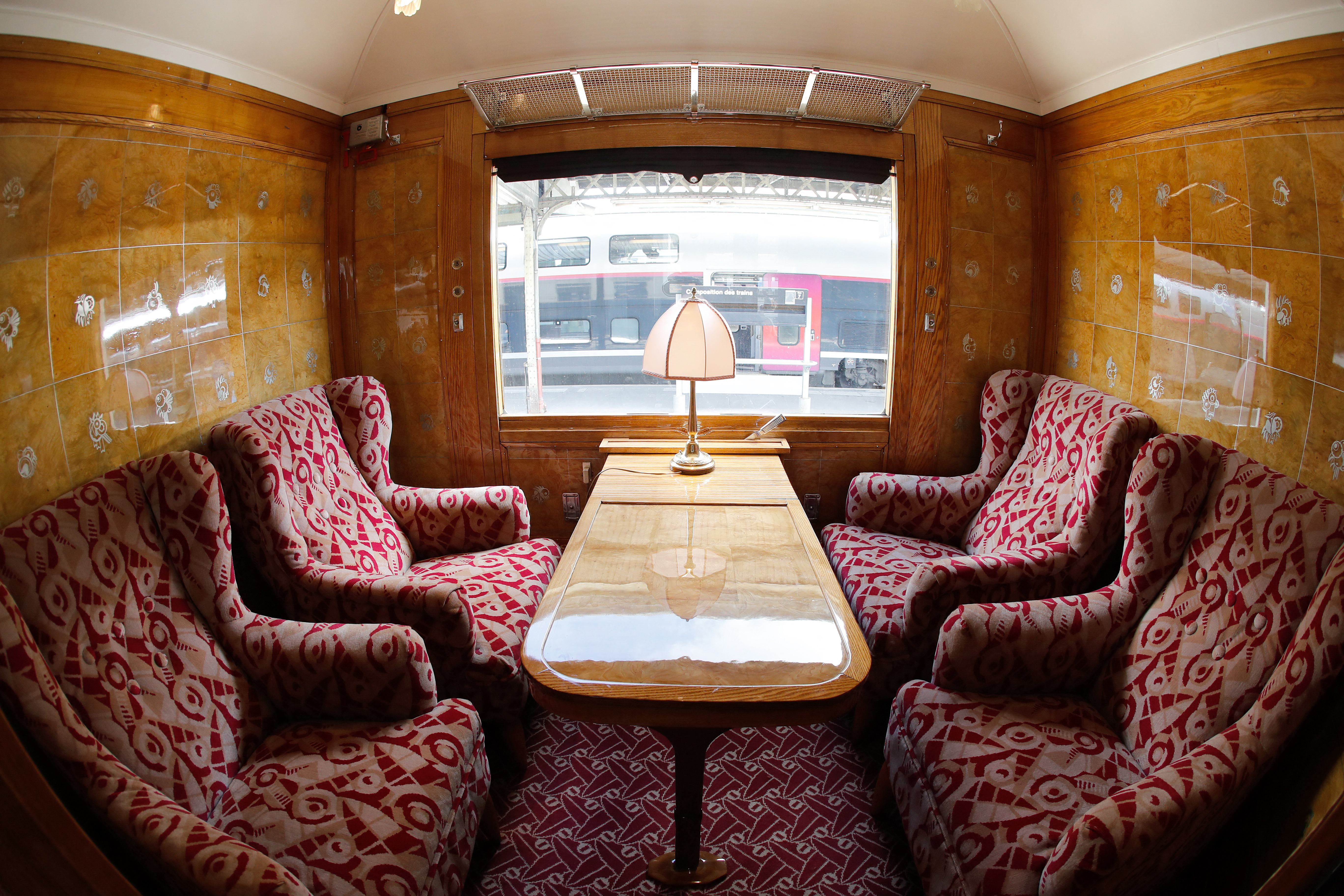 A picture taken on September 15, 2018 shows a compartment the coach "Etoile du Nord" (Northern Star) of the legendary train "Orient Express" in Paris during the European Heritage Day. (Photo by FRANCOIS GUILLOT / AFP)