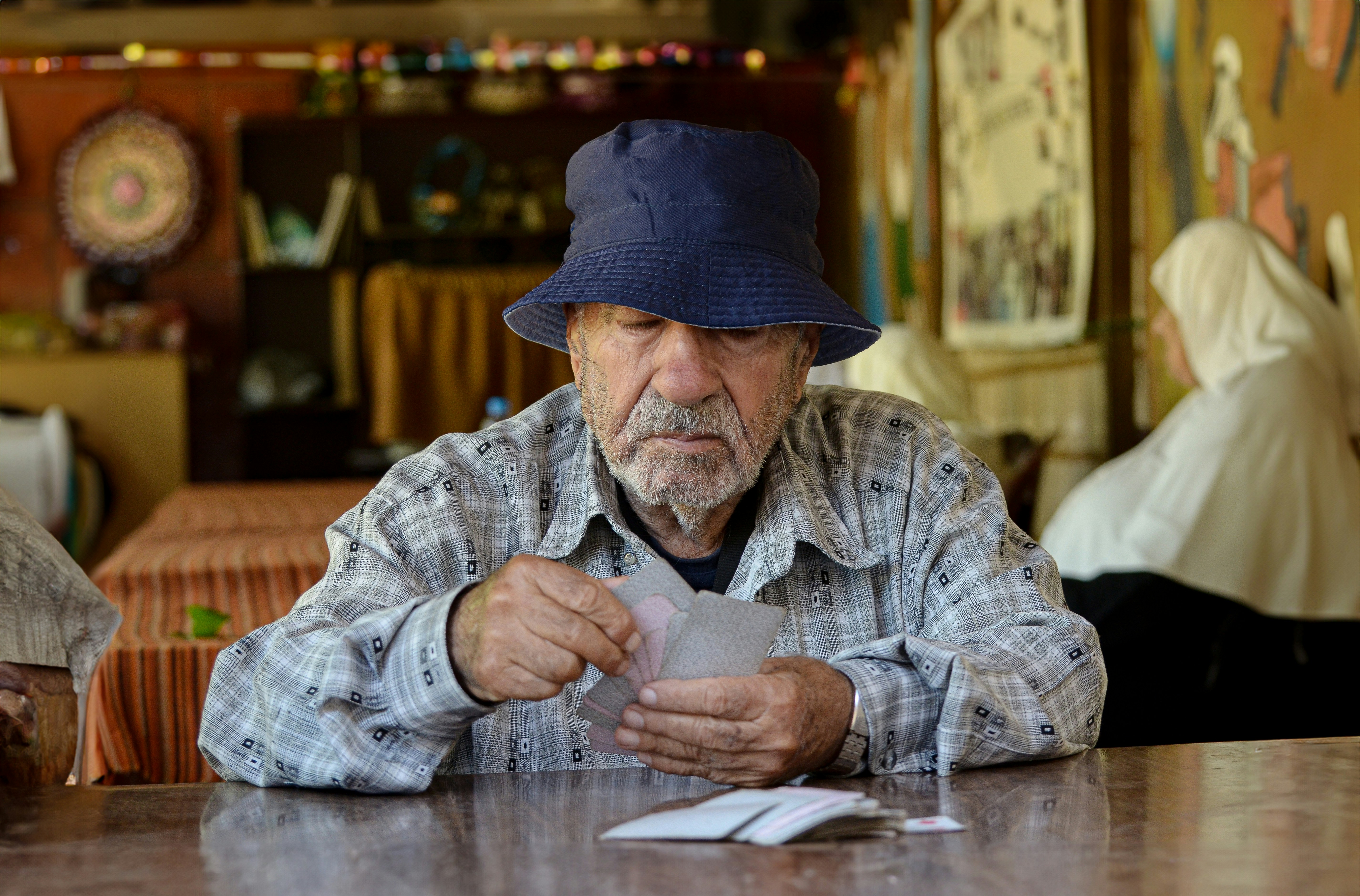 stariji muškarac, umirovljenik