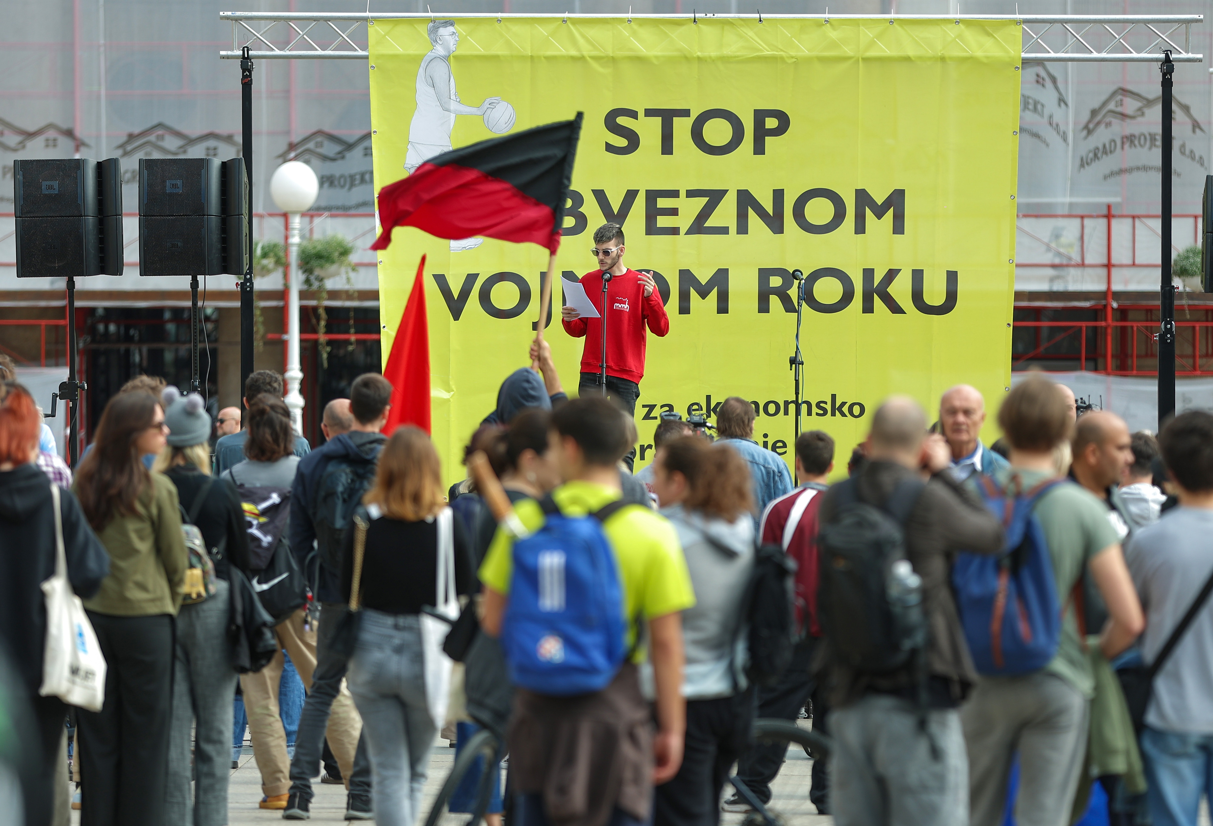 Prosvjed protiv ponovnog uvođenja obaveznog vojnog roka u organizaciji Centra za ekonomsko obrazovanje  AUTOR  Sanjin Strukic  AGENCIJA  Pixsell  OPIS