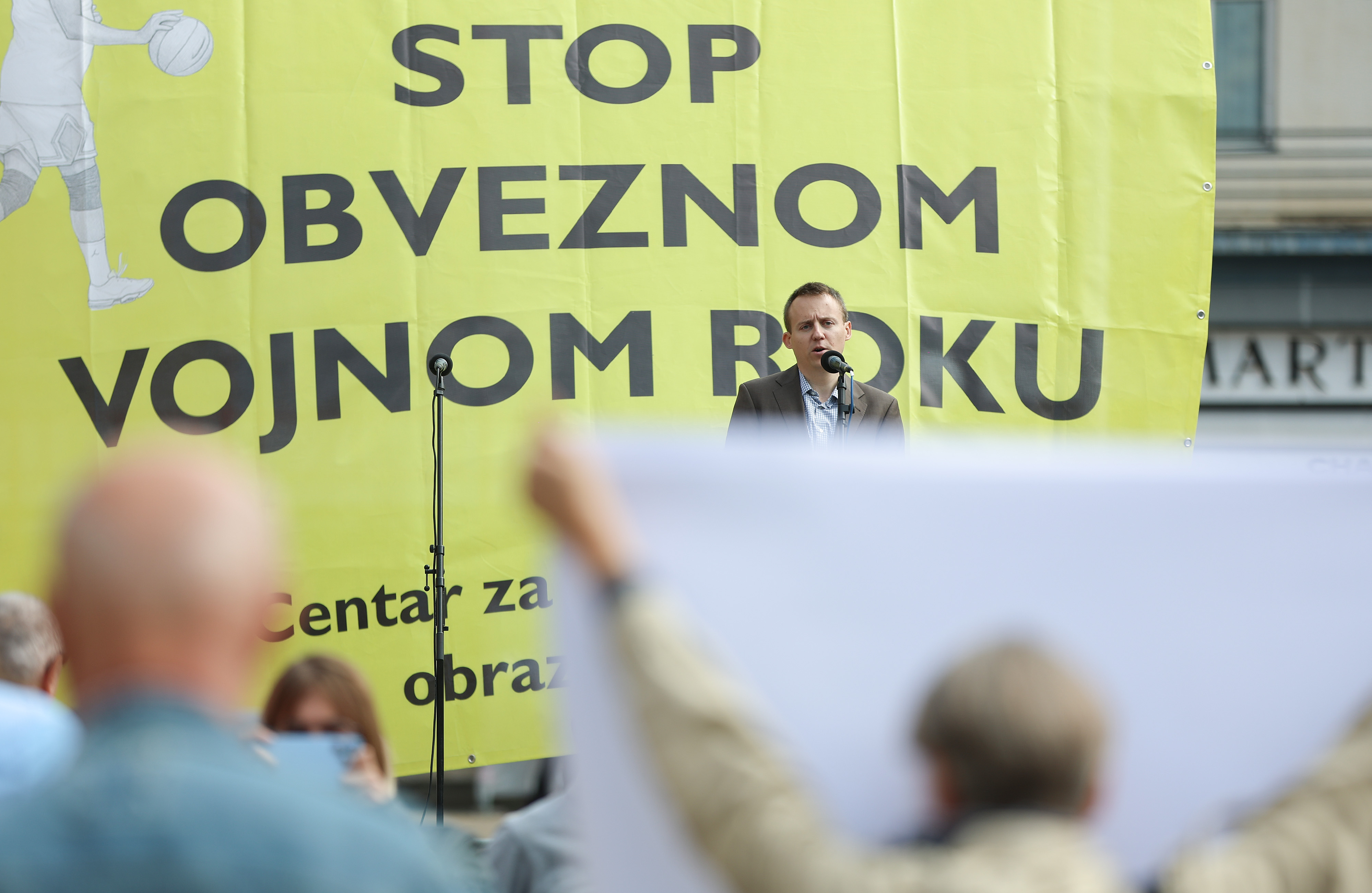 Prosvjed protiv ponovnog uvodjenja obaveznog vojnog roka u organizaciji Centra za ekonomsko obrazovanje. Photo: Sanjin Strukic/PIXSELL