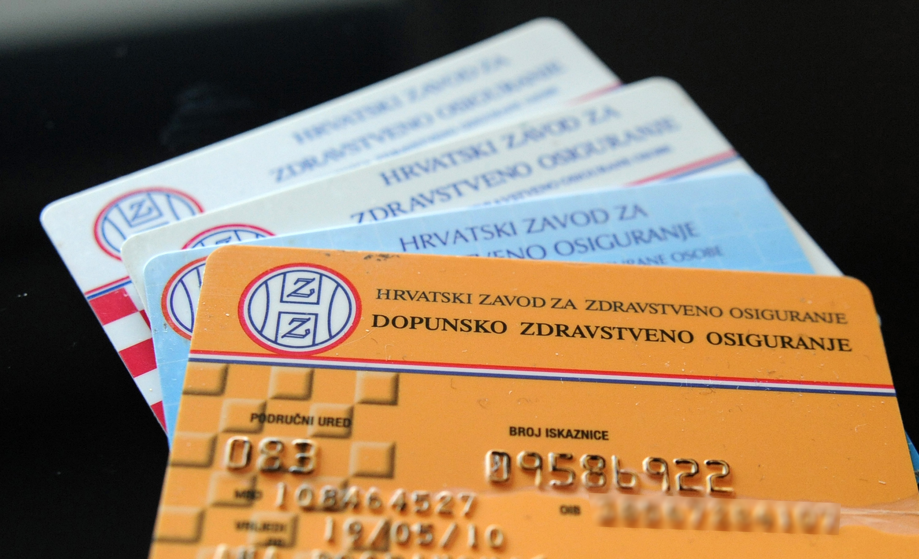 31.03.2015., Sibenik - Zdravstvena iskaznica i kartica dopunskog osiguranja. "nPhoto: Dusko Jaramaz/PIXSELL