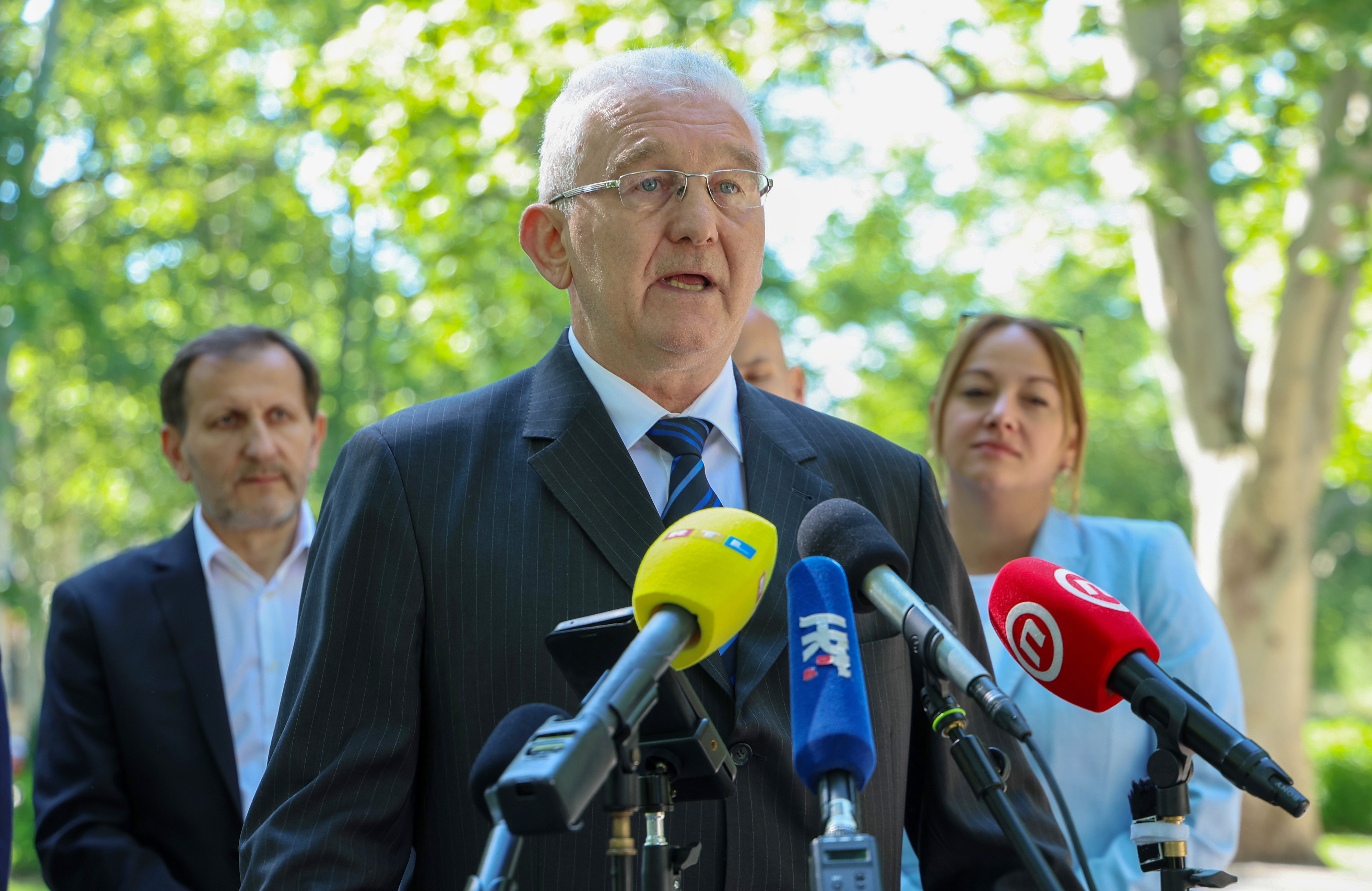 14.05.2025., Zagreb - Zrinjevac. Kandidat koalicije BUZ i Plavi grad za gradonacelnika Zagreba Ivica Lovric odrzao je konferenciju za medije na temu: Prljava kampanja. Photo: Sanjin Strukic/PIXSELL