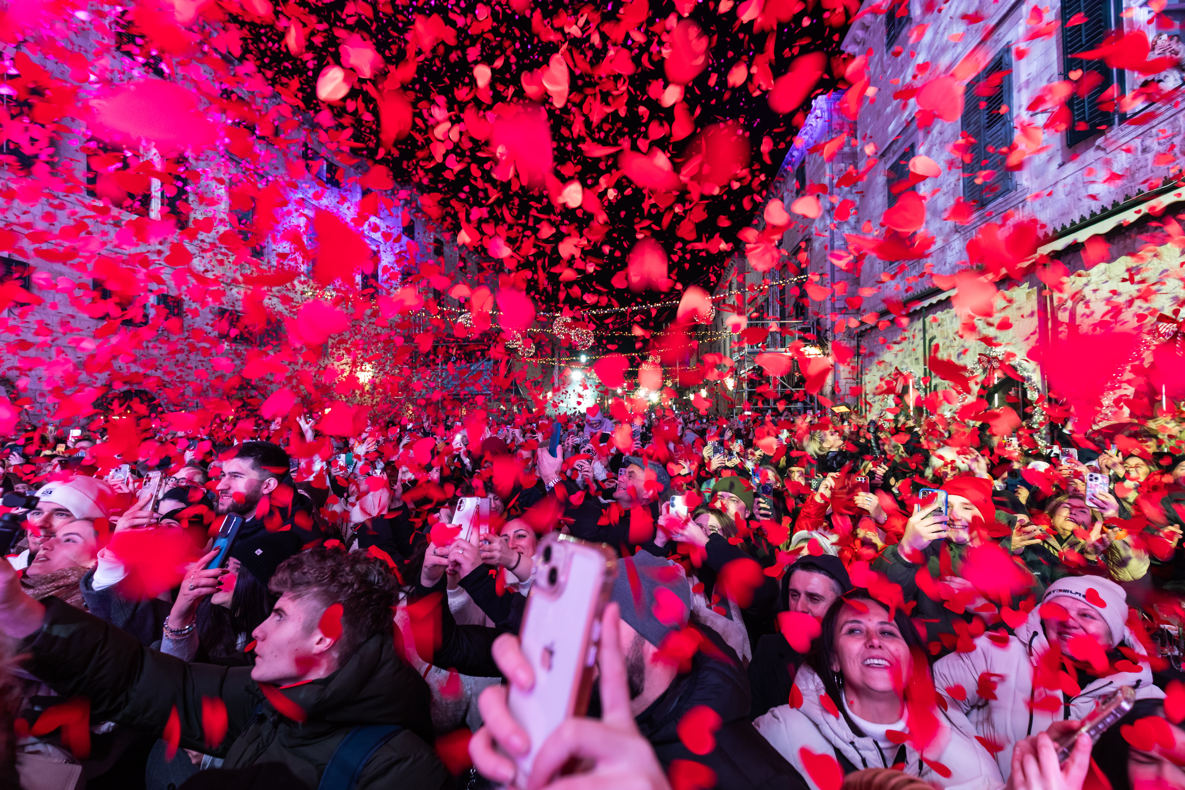 31.12.2025., Stradun, Dubrovnik - Jakov Jozinovic, Dino Merlin i Hiljson Mandela uveli su gradjane u Novu 2026. godinu Photo: Grgo Jelavic/PIXSELL
