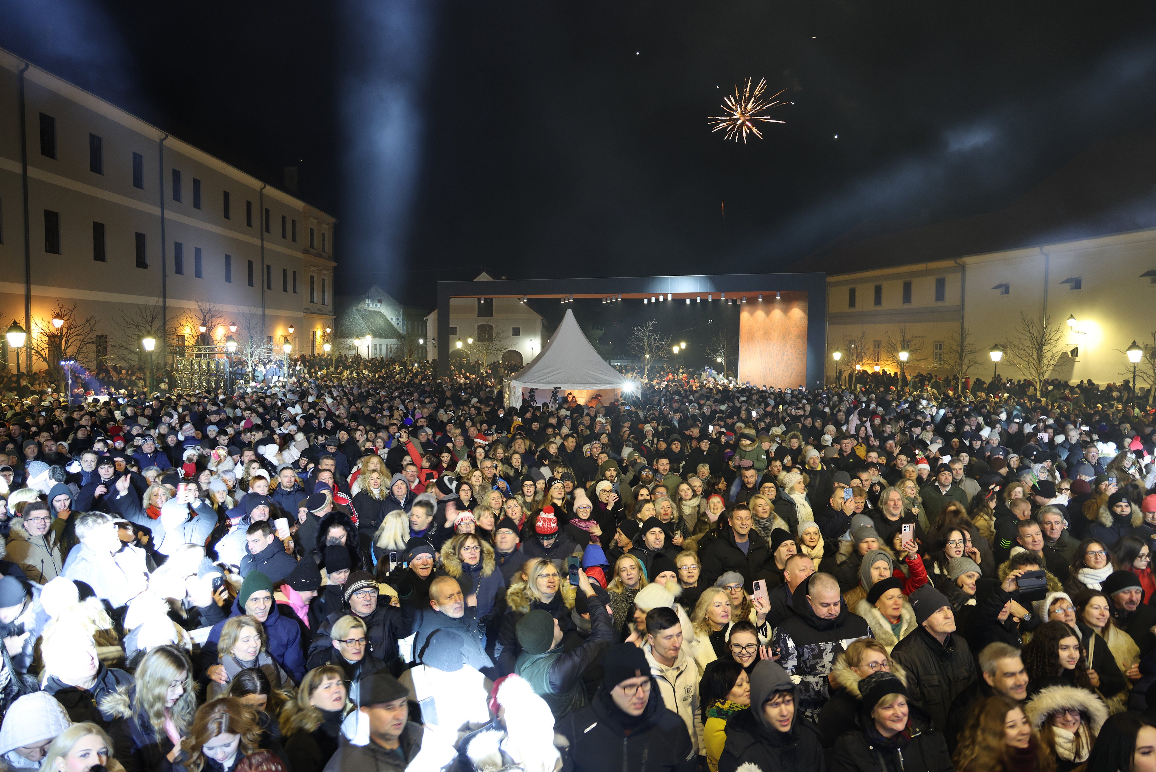 31.12.2025. Osijek - Glavni doček  na Trgu Vatroslava Lisinskog uz  Kit Karson, koji su zagrijali  atmosferu prije nastupa Miroslava Skore koji je uveo Osječane u Novu 2026. Photo: David Jerkovic/PIXSELL