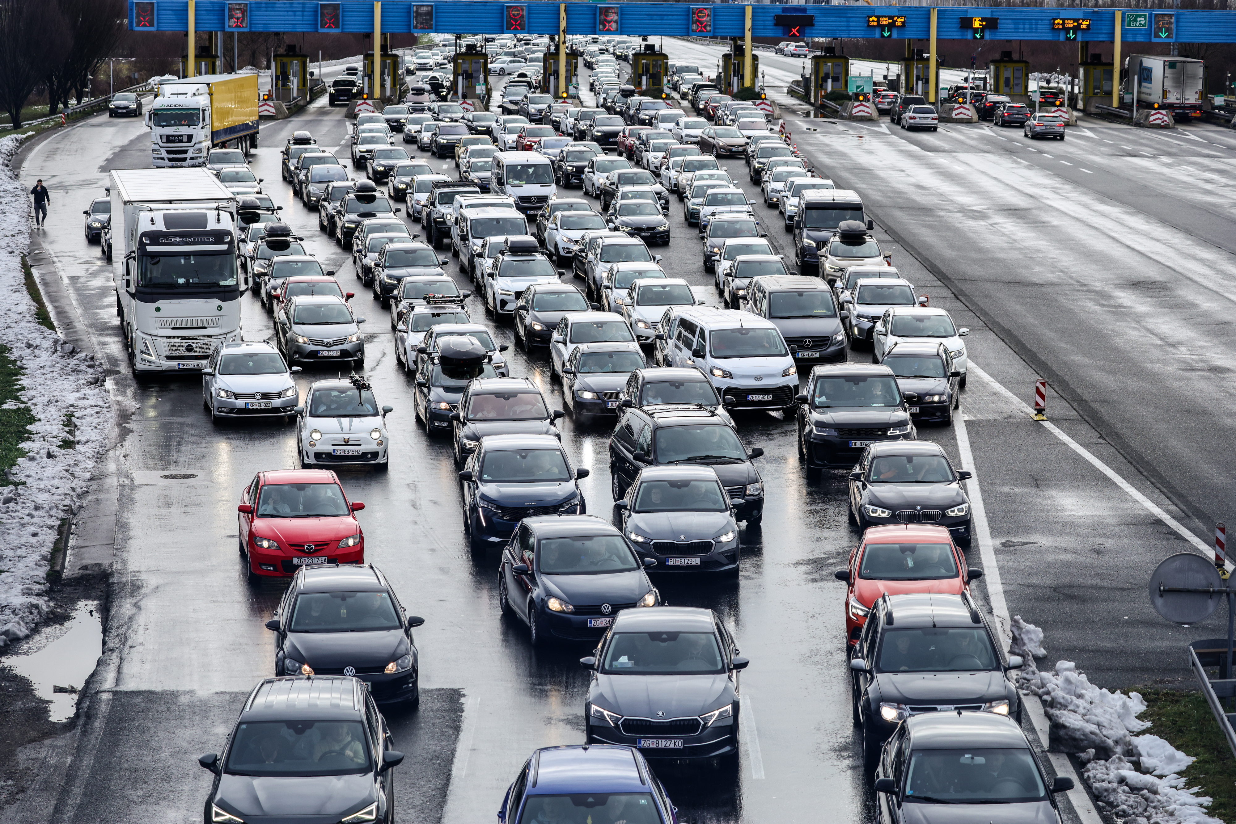 03.01.2026., Zagreb, Pocetak skijaskog tjedna i kraj blagdana napravilo je guzvu na granicnom prijelazu Bregana Photo: Emica Elvedji/PIXSELL