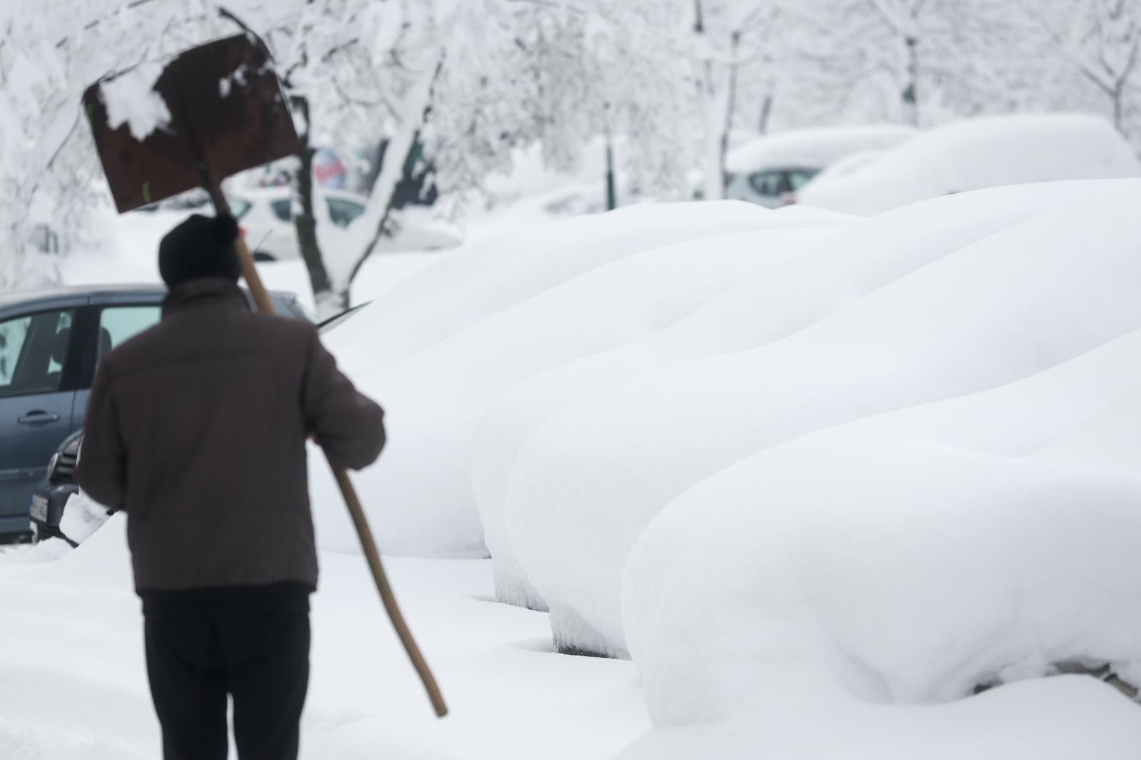 05.01.2026., Sarajevo, Bosna i Hercegovina - U Sarajevu jutros preko 40cm snijega. Photo: Armin Durgut/PIXSELL