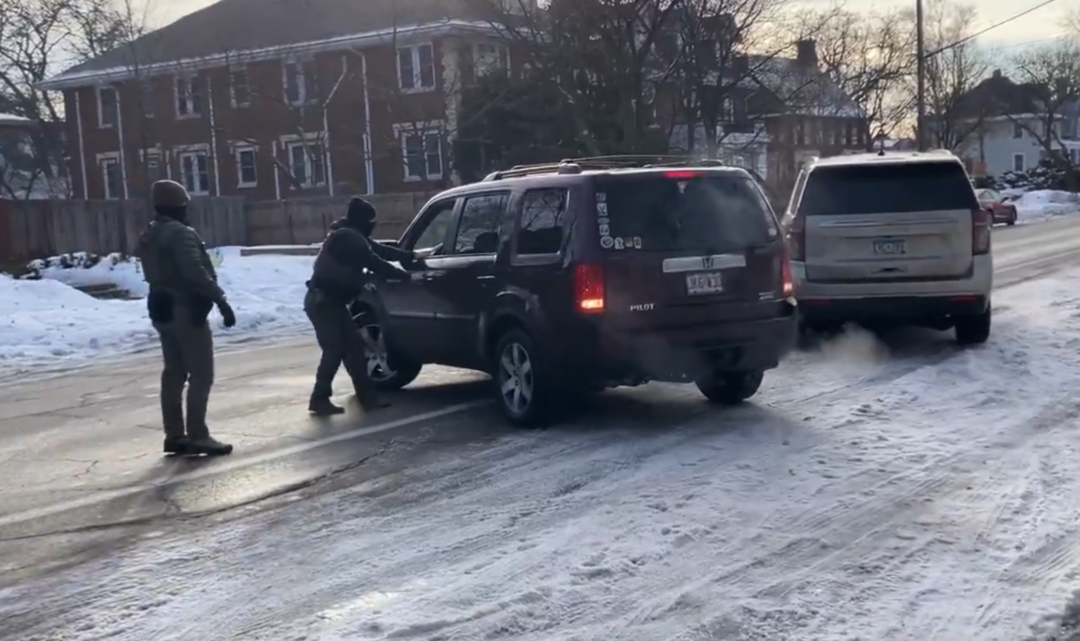 Dužnosnik ICE-a upucao ženu