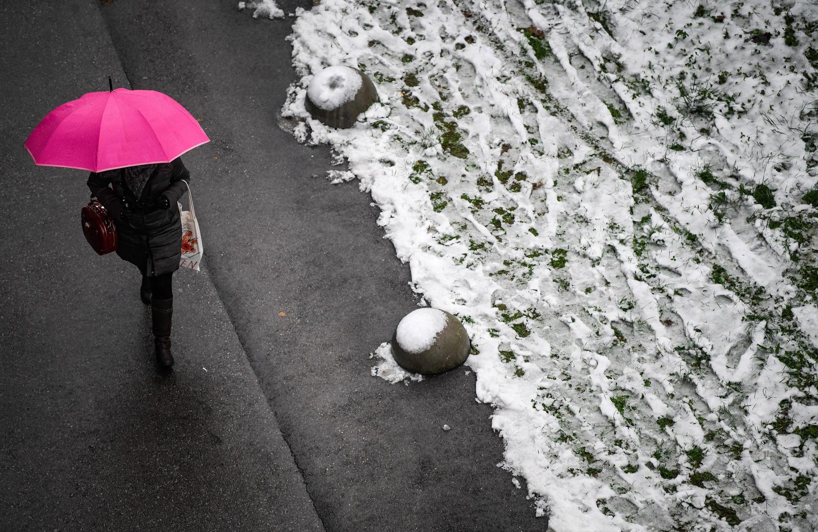 03.12.2020., Zagreb  - U Zagrebu pada ledena kisa  Photo: Josip Regovic/PIXSELL
