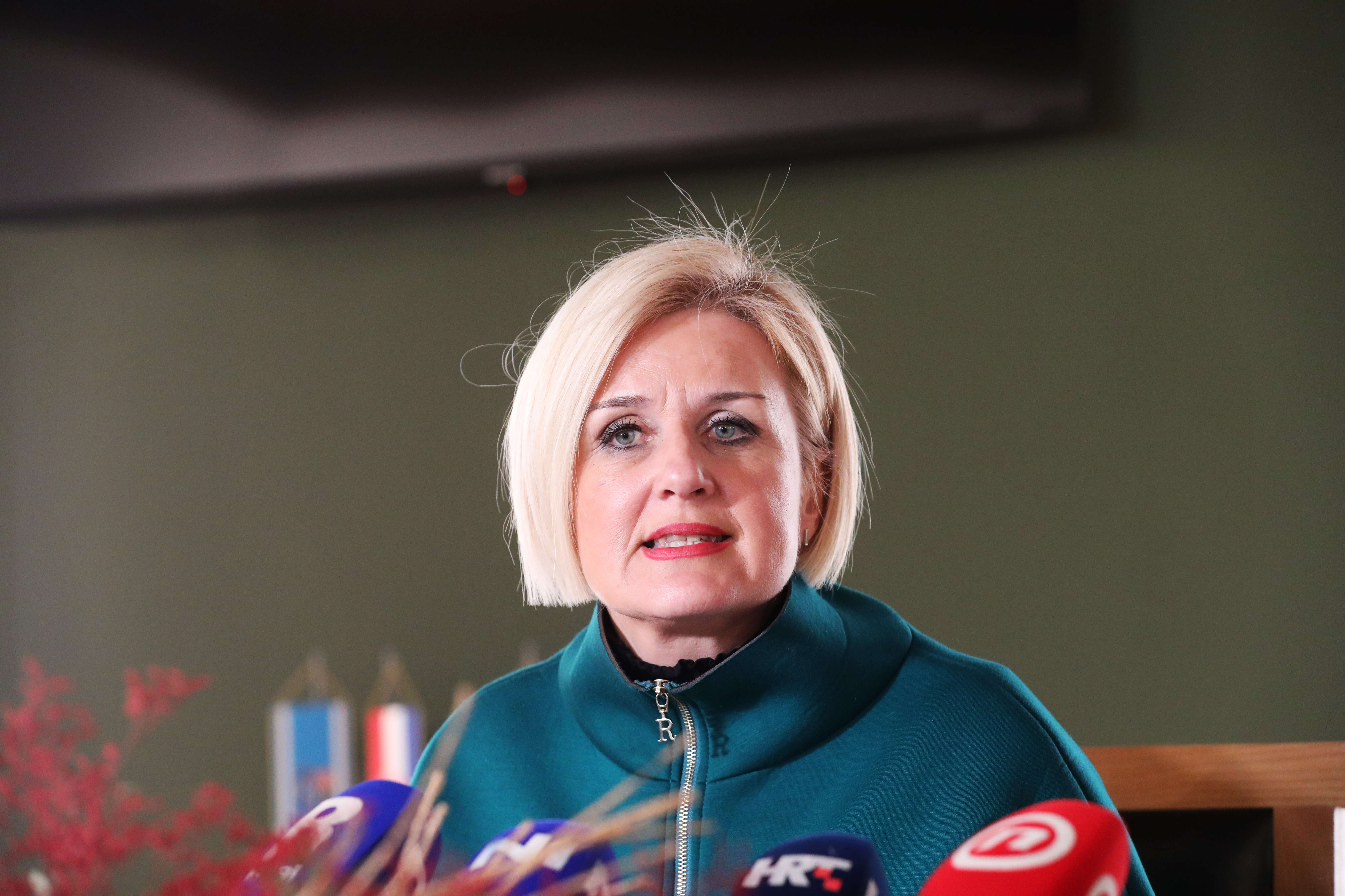 Gradonacelnica Rijeke Iva Rincic i zamjenik Vedran Vivoda odrzali konferenciju za novinare u Salonu Grada. Photo: Goran Kovacic/PIXSELL