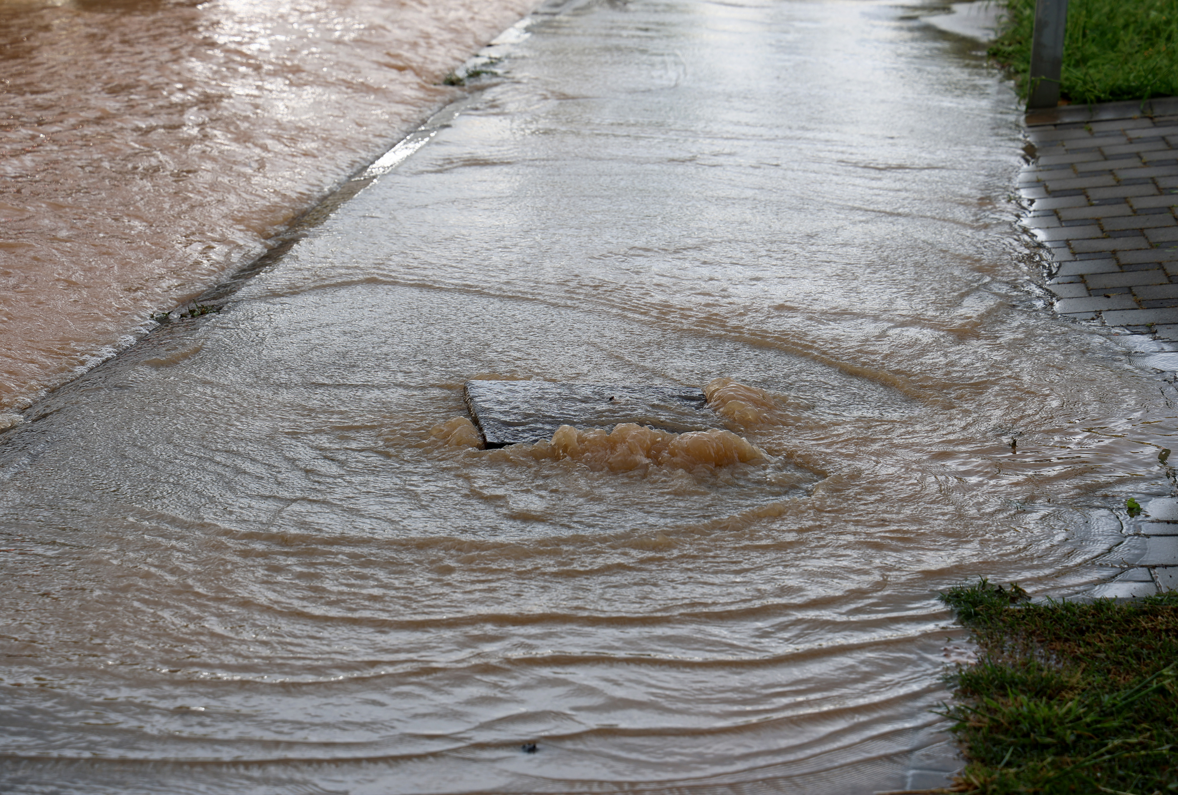 06.05.2025., Medulin - Nakon snaznog  nevremena koje je pogodilo Medulin i okolice prometnice i dvorista kuca su pod vodom. Photo: Srecko Niketic/PIXSELL